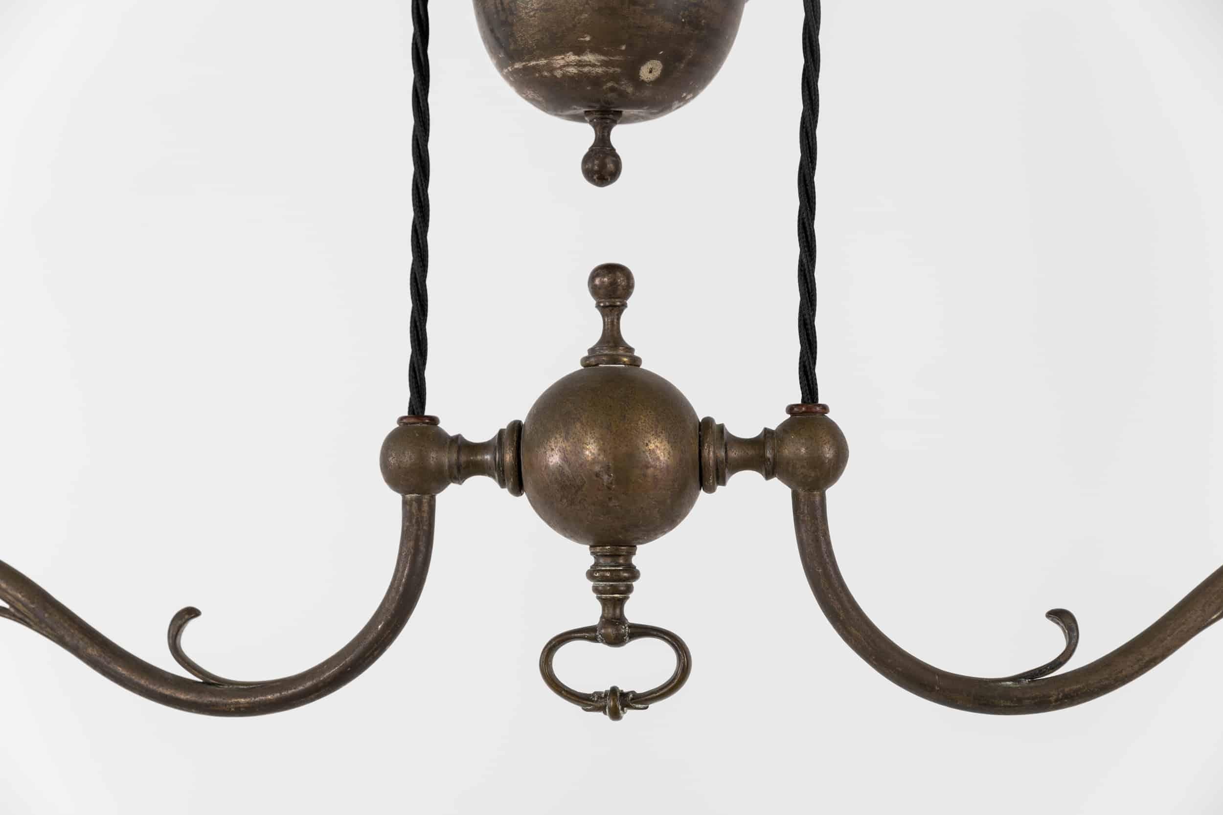 A beautifully formed rise and fall ceiling light with prismatic glass shades. c.1910

Nicely patinated brass with Holophane style prismatic glass lamp shades. Super elegant and very versatile, with approx 1m of height adjustment

Rewired with black