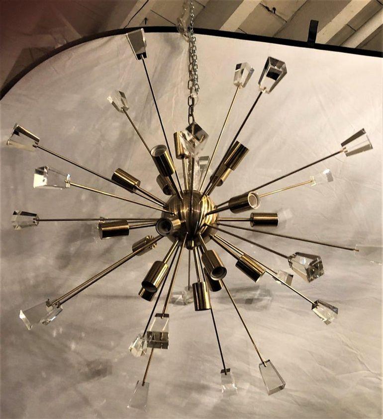 Brass Eighteen-Light Sputnik Chandelier in the Mid-Century Modern Style In Good Condition For Sale In Stamford, CT