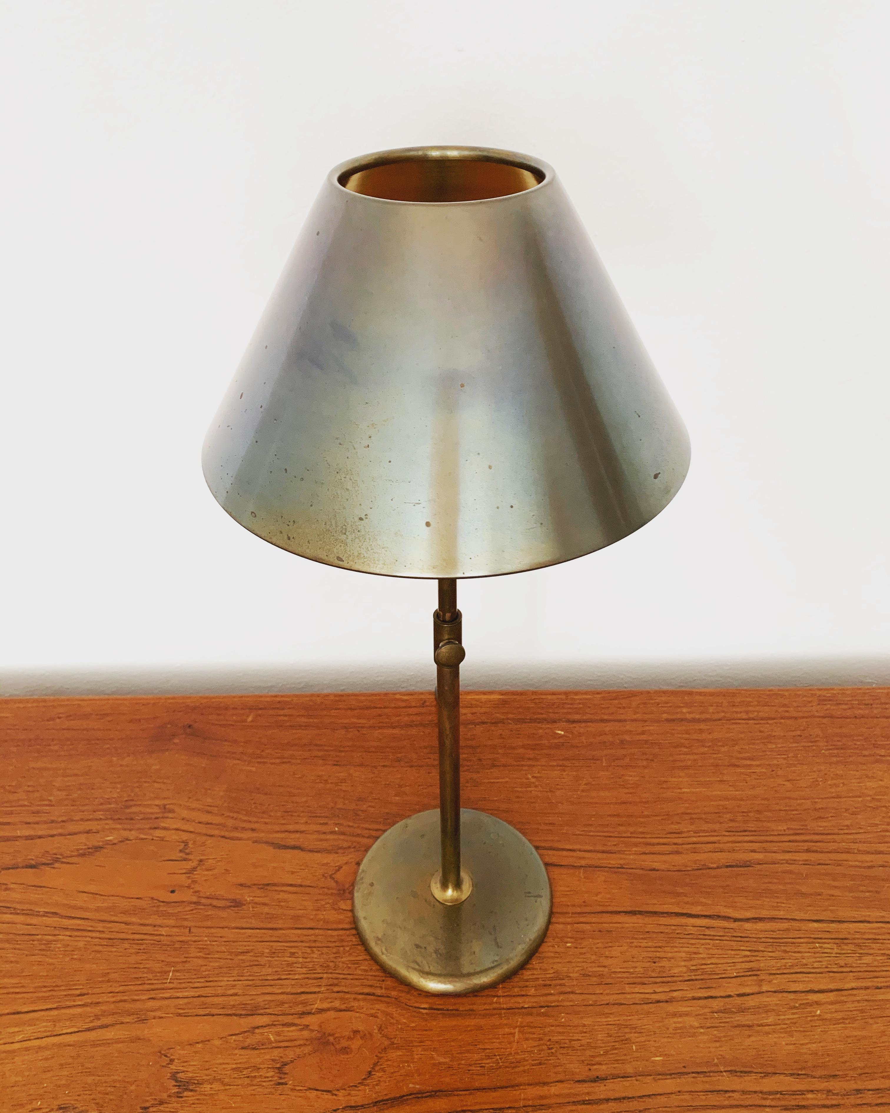 Fin du 20e siècle Lampe de table Ela en laiton par Florian Schulz en vente