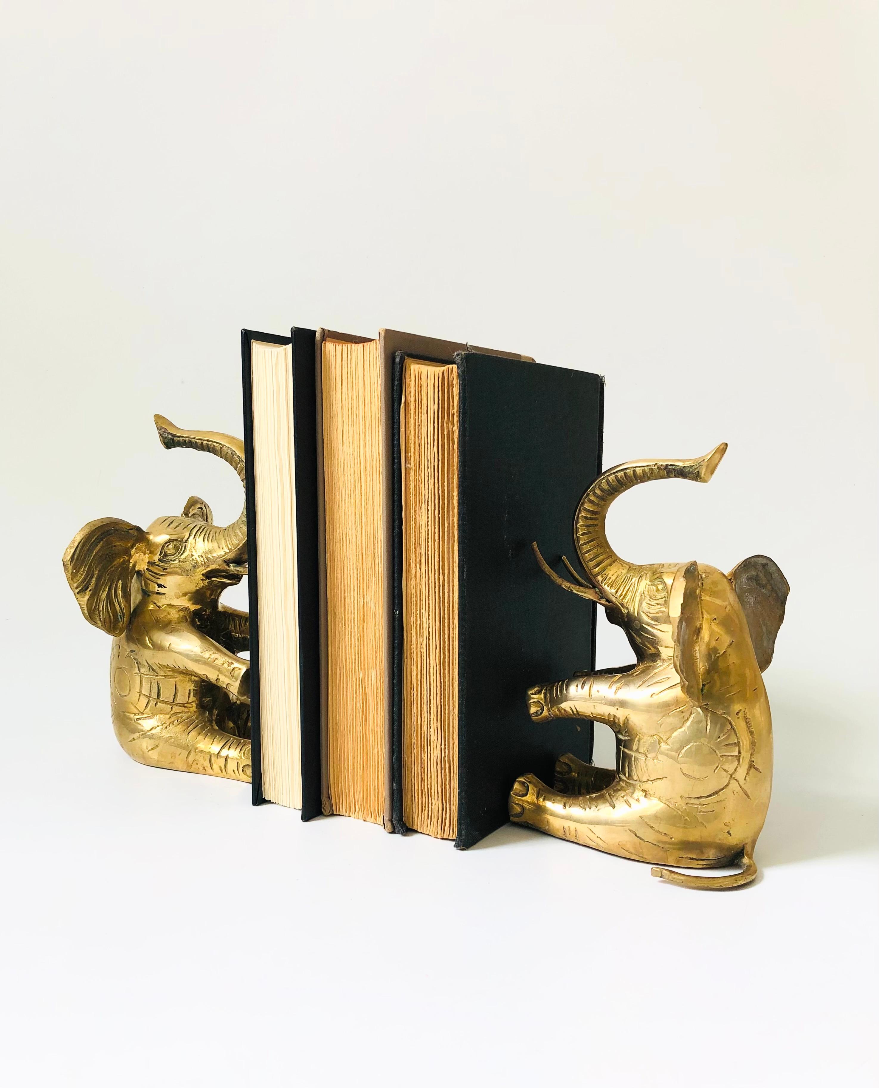 A wonderful pair of vintage brass bookends in the shape of elephants. Nice heavy weight. Beautiful details formed into the brass. Made in Korea.

