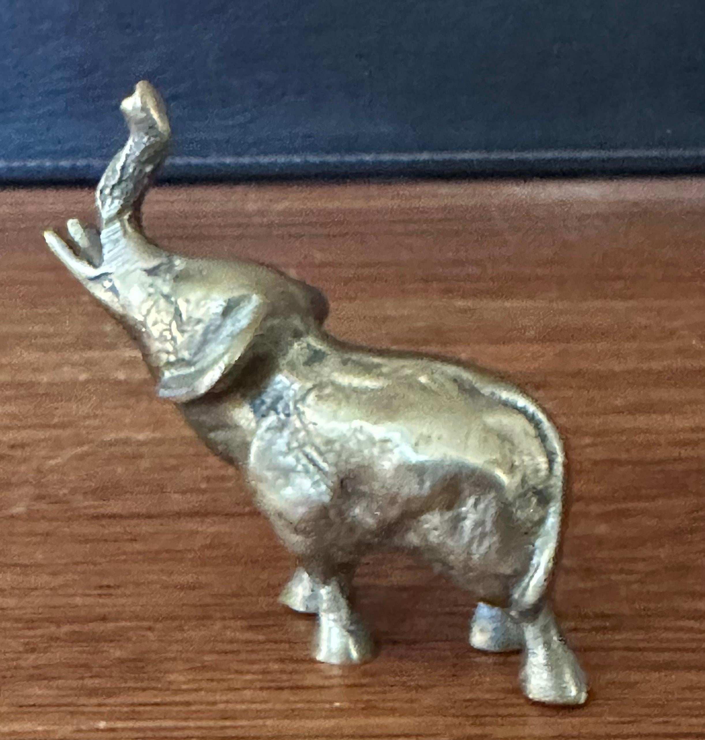 Américain Presse-papier éléphant en laiton en vente