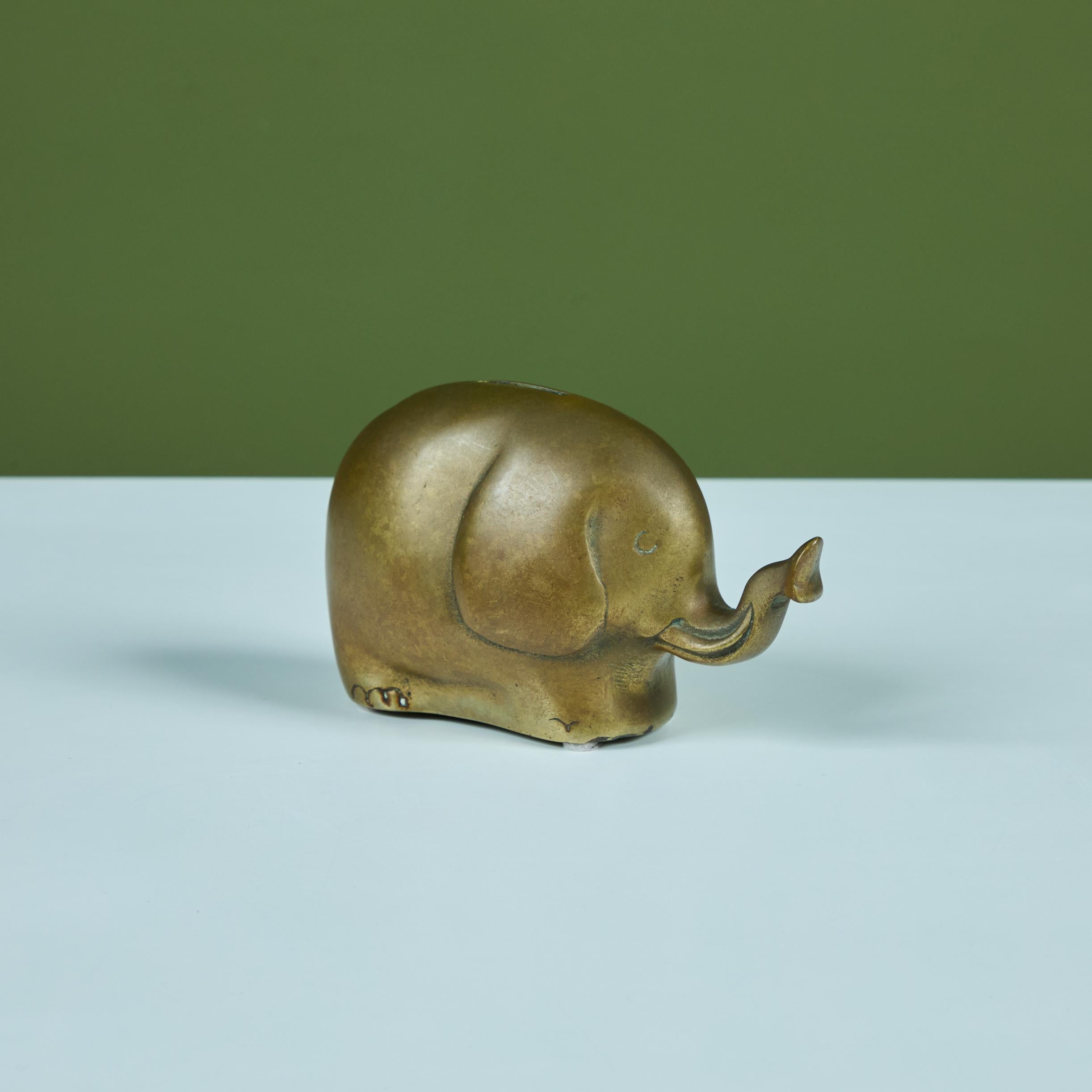 Tirelire éléphant en laiton en vente 4