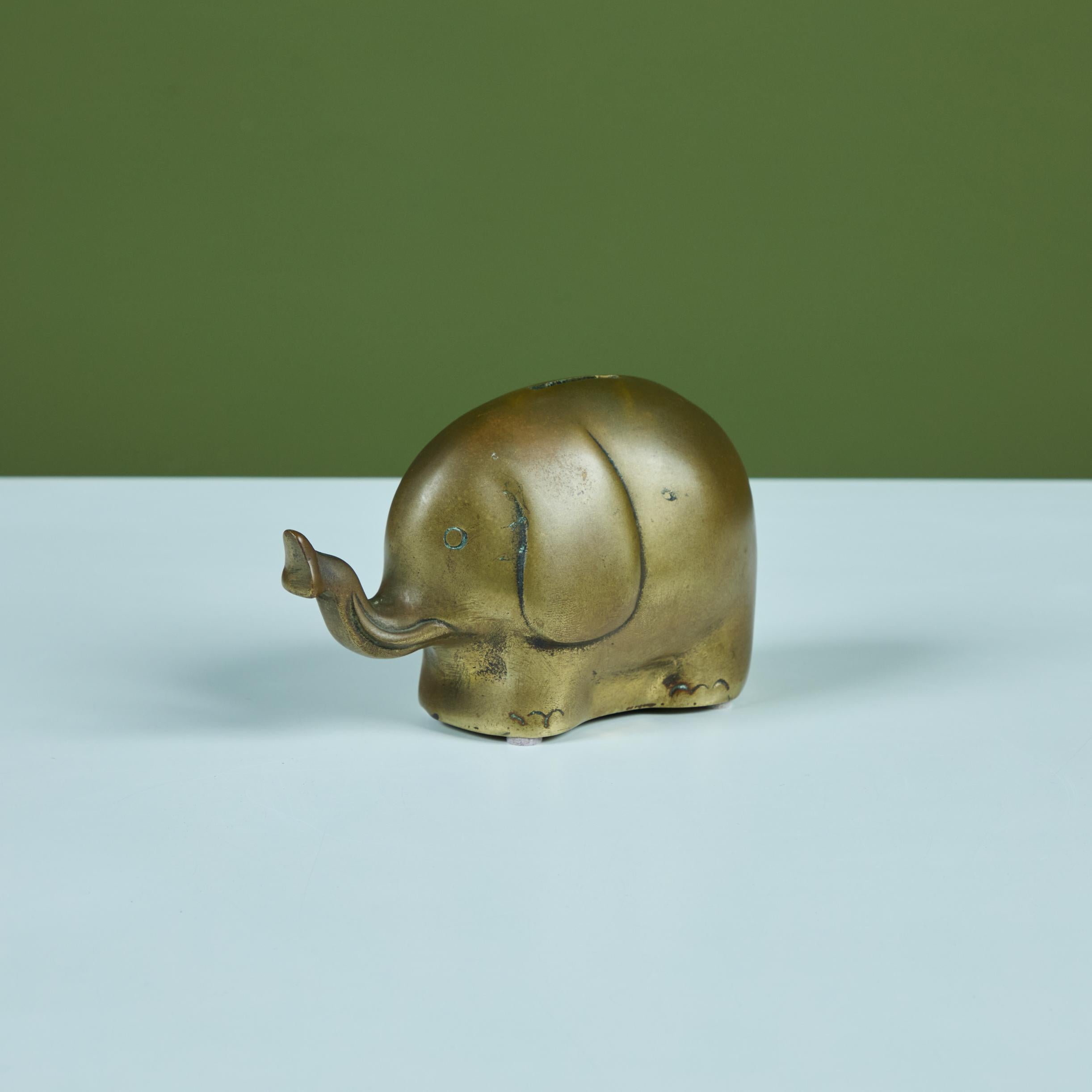 Tirelire éléphant en laiton en vente 6