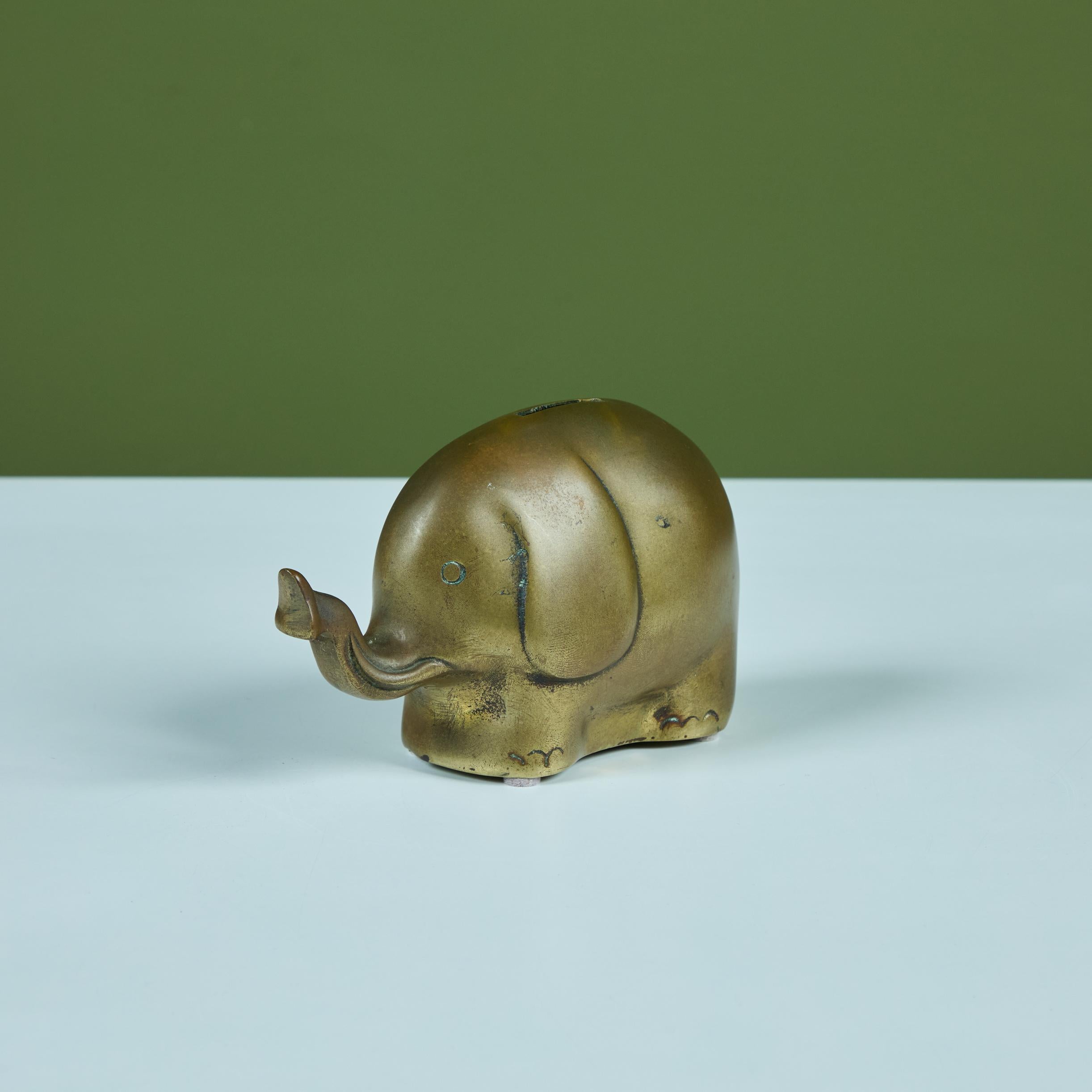 20ième siècle Tirelire éléphant en laiton en vente