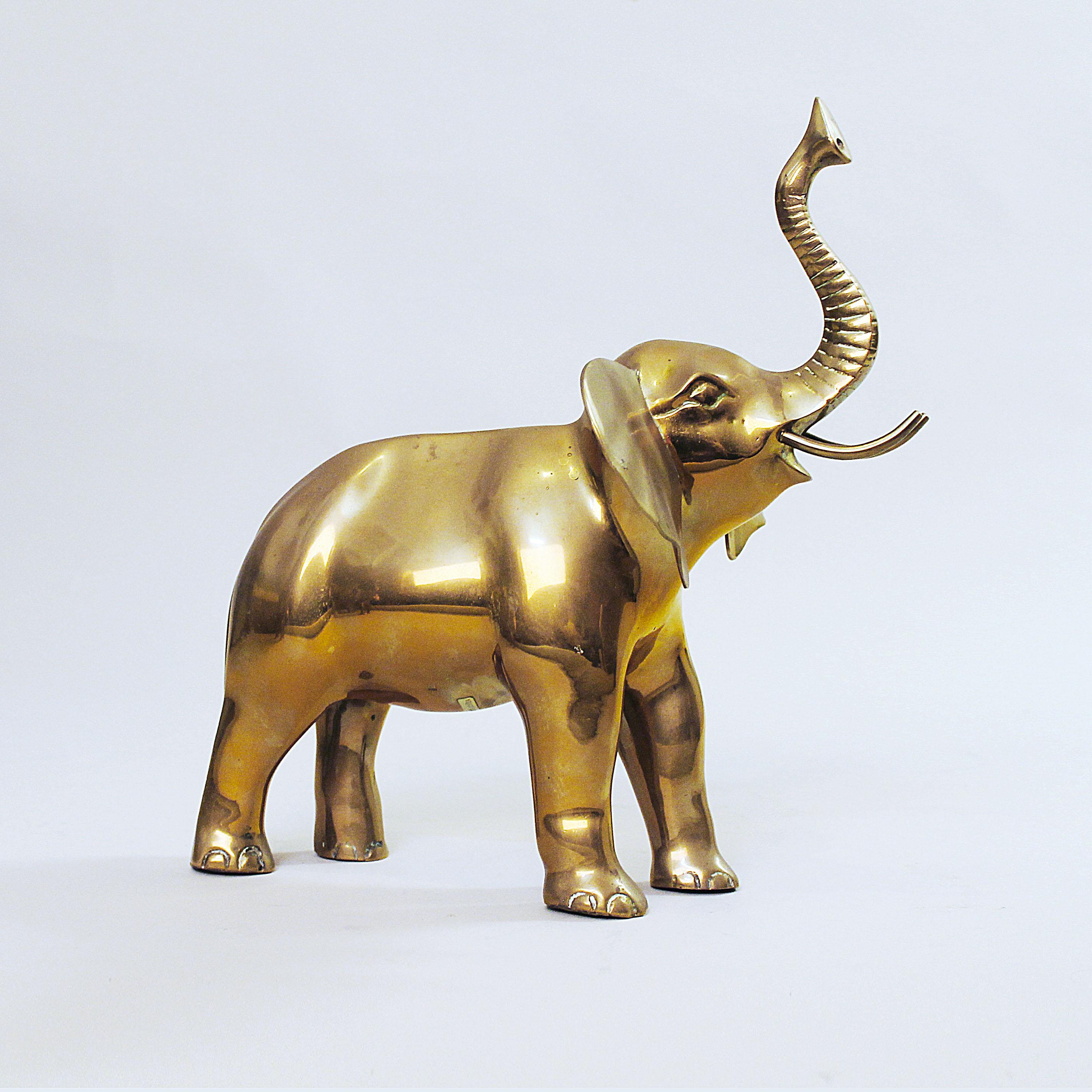 Decorative brass elephant naturally displayed. Price is for one.
    