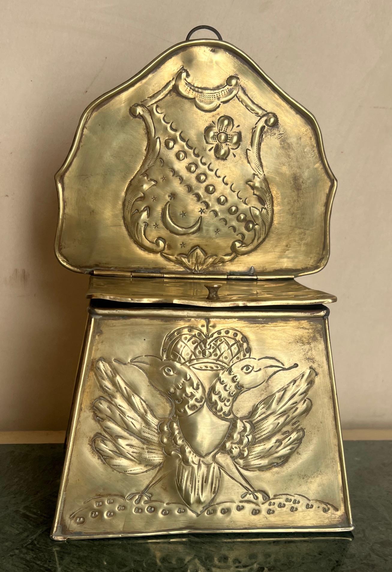 Brass Embossed Double Eagle & Shield Lidded Box, 19th Century For Sale 6
