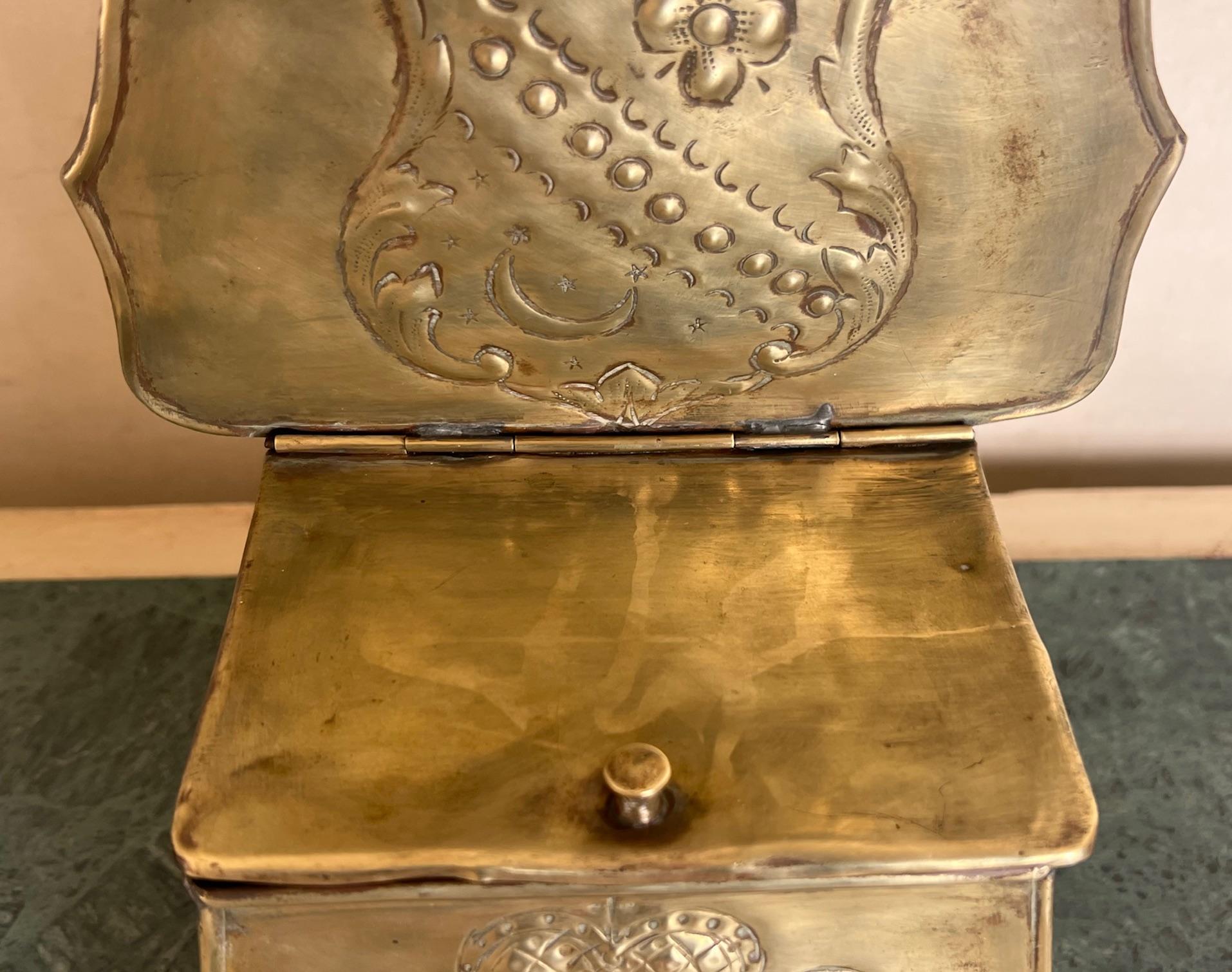 Brass Embossed Double Eagle & Shield Lidded Box, 19th Century For Sale 1