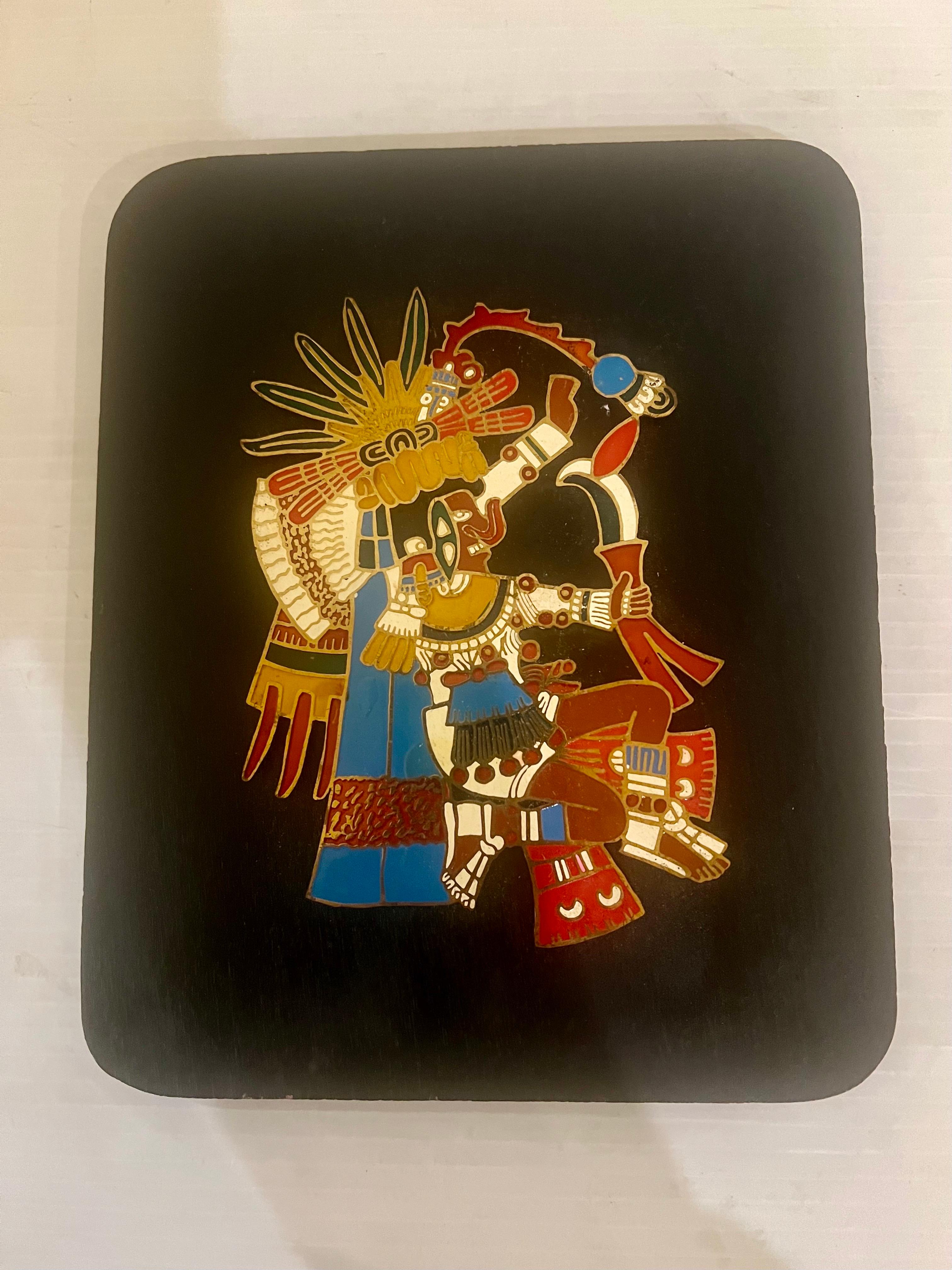 Anglo-indien Plaque murale mexicaine Petecatl émaillée en laiton  en vente