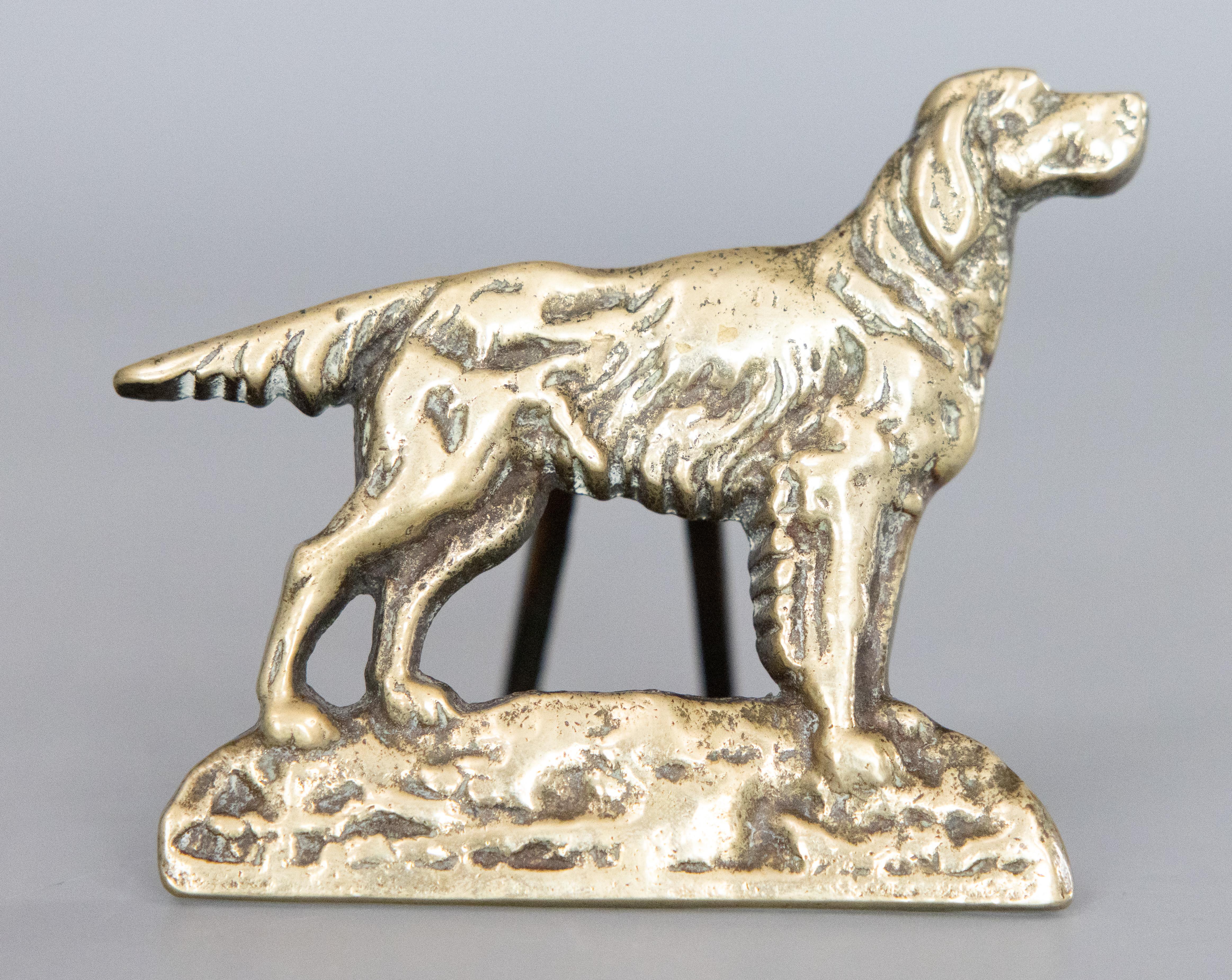 A fine vintage English solid brass setter, pointer, or sporting dog door knocker, circa 1930. This superb door knocker is heavy and well cast in a lovely brass patina. It would be a wonderful housewarming gift or decorative accent for your door, and