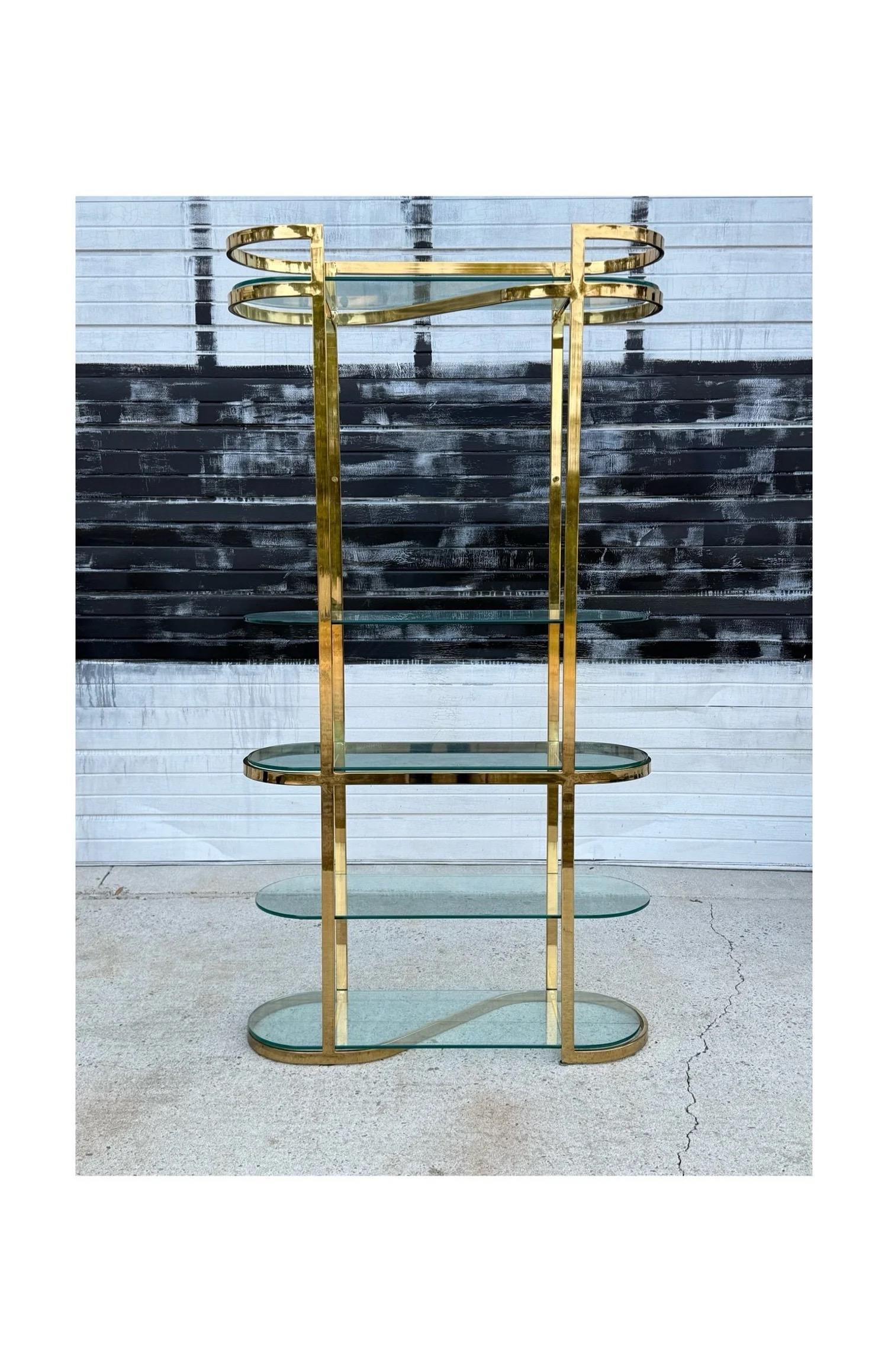 Etagère en laiton dans le style de Milo Baughman en vente 1