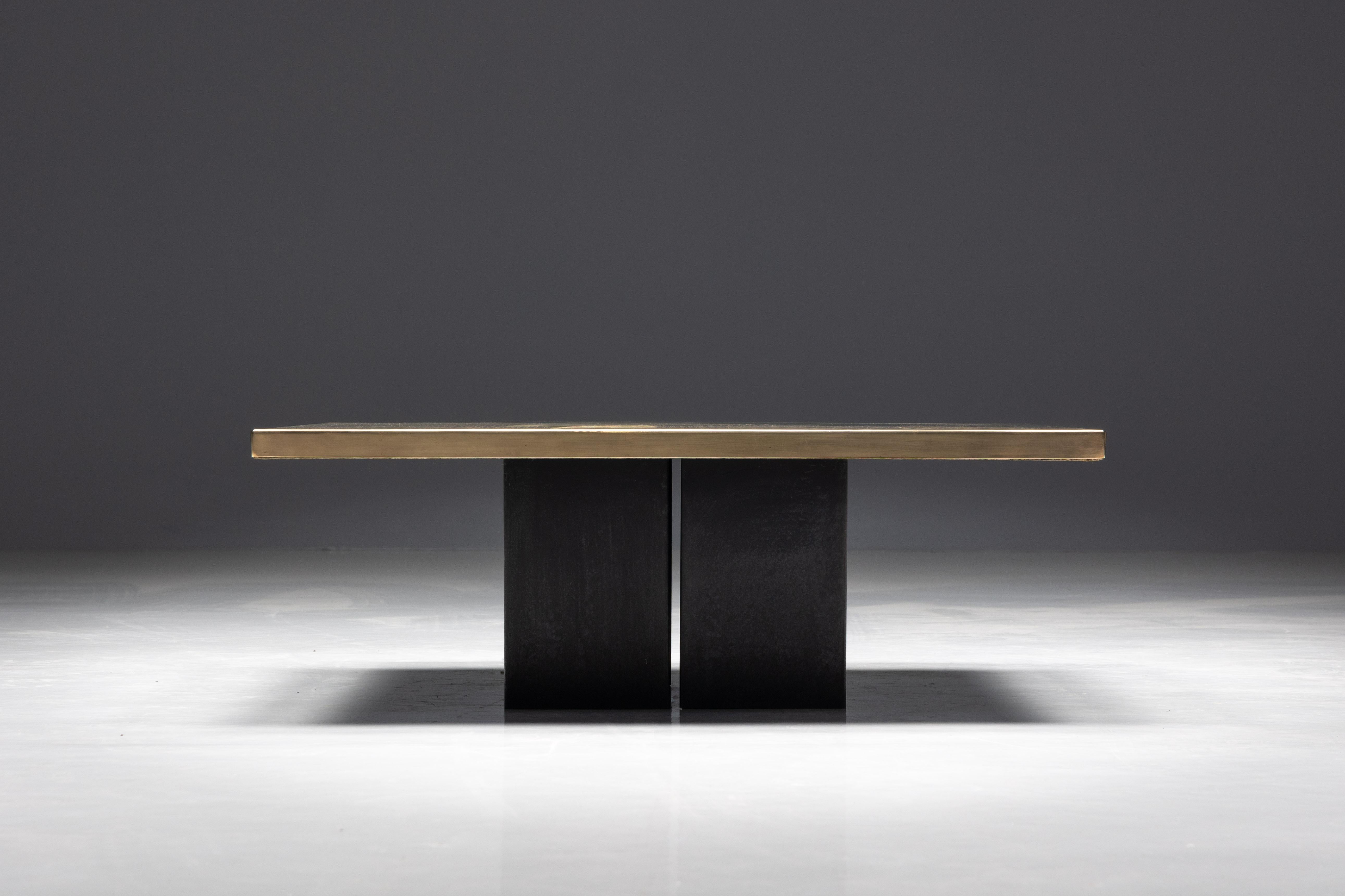Table basse gravée en laiton de Christian Heckscher, Belgique, 1970 Excellent état - En vente à Antwerp, BE