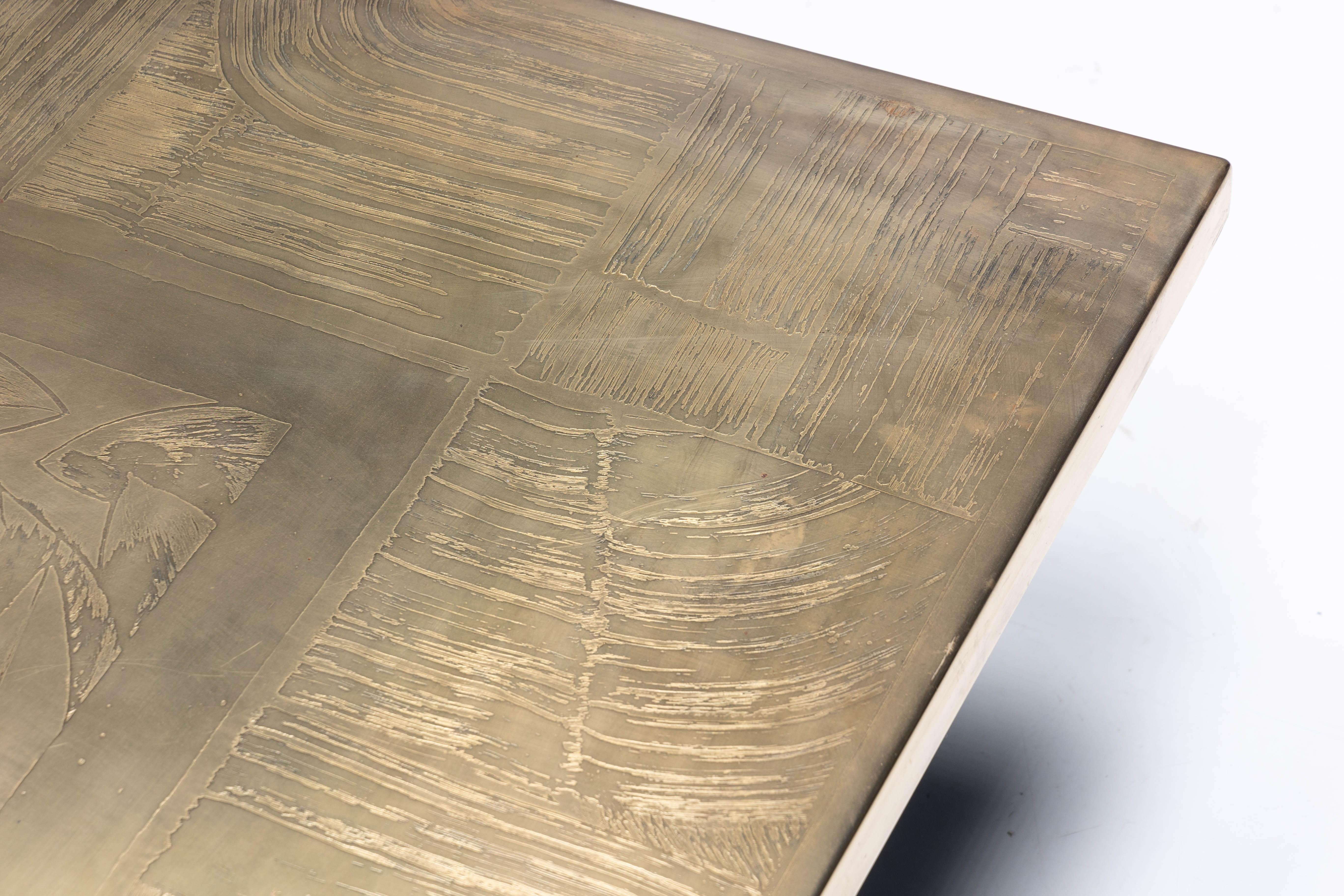 20ième siècle Table basse gravée en laiton de Christian Heckscher, Belgique, 1970 en vente