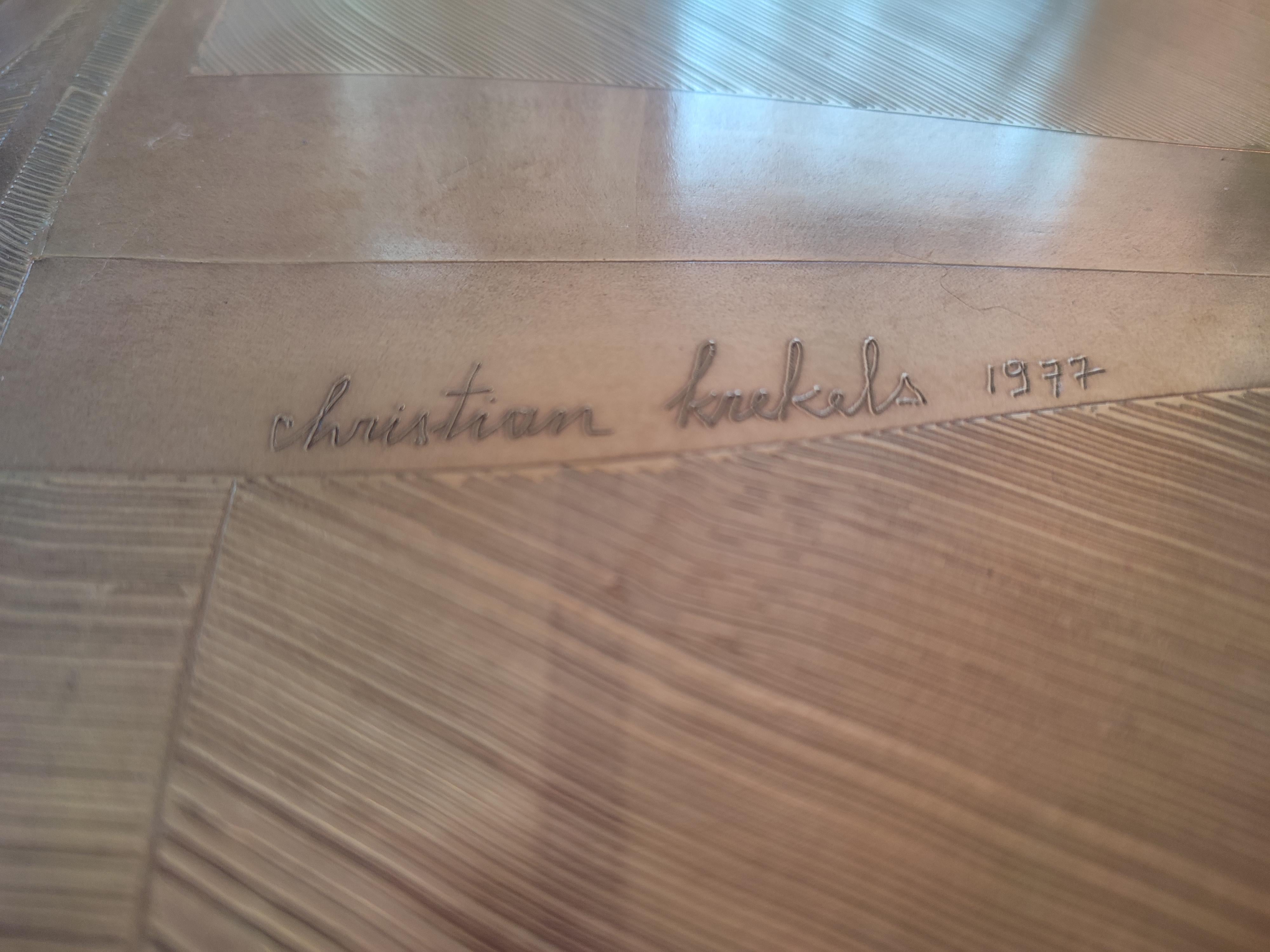 Table basse en laiton gravé de Christian Krekels Bon état - En vente à Waasmunster, BE
