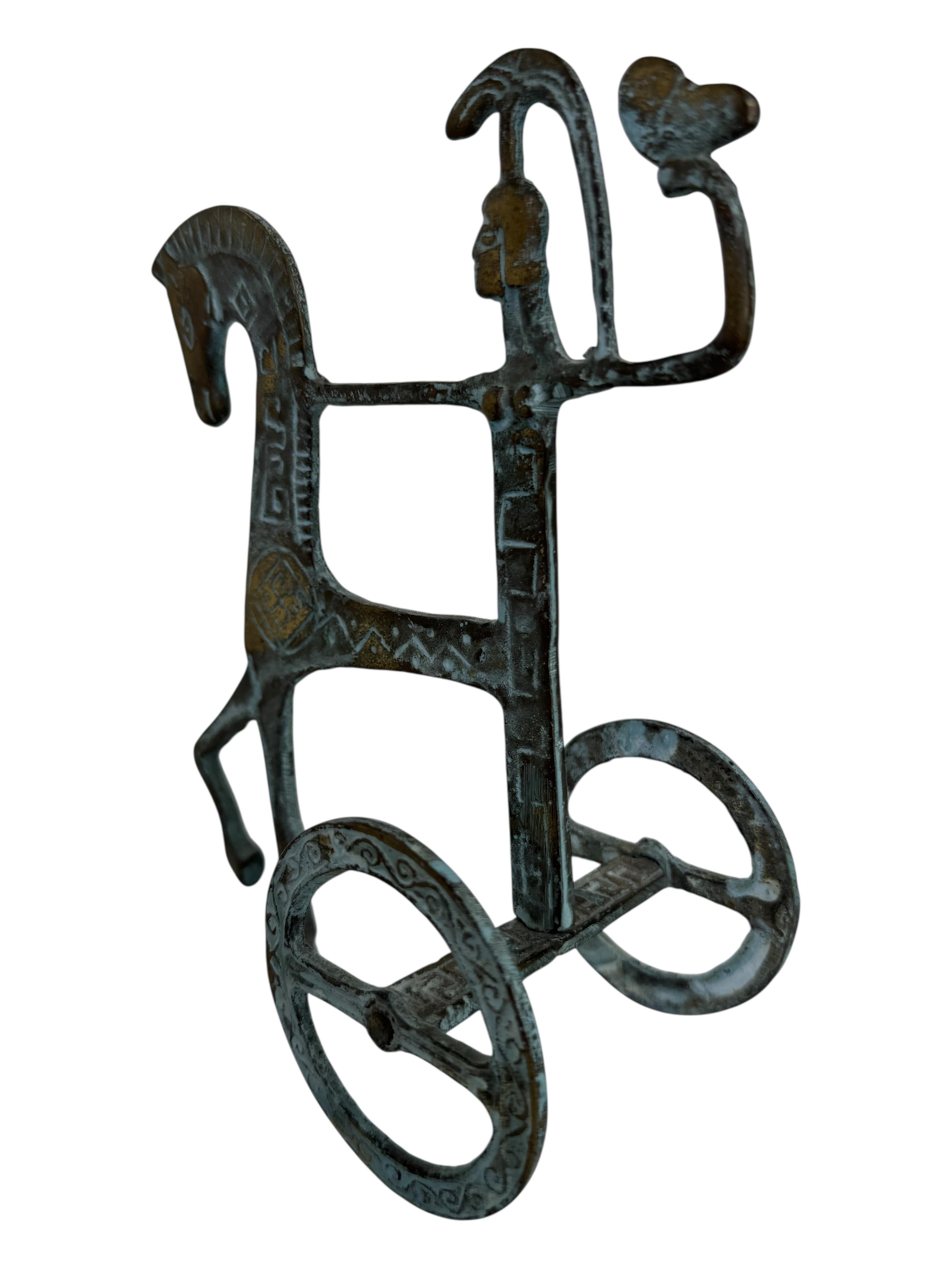 Tedesco Scultura etrusca in ottone con cavallo e carro, Grecia, Italia, vintage anni '70 in vendita
