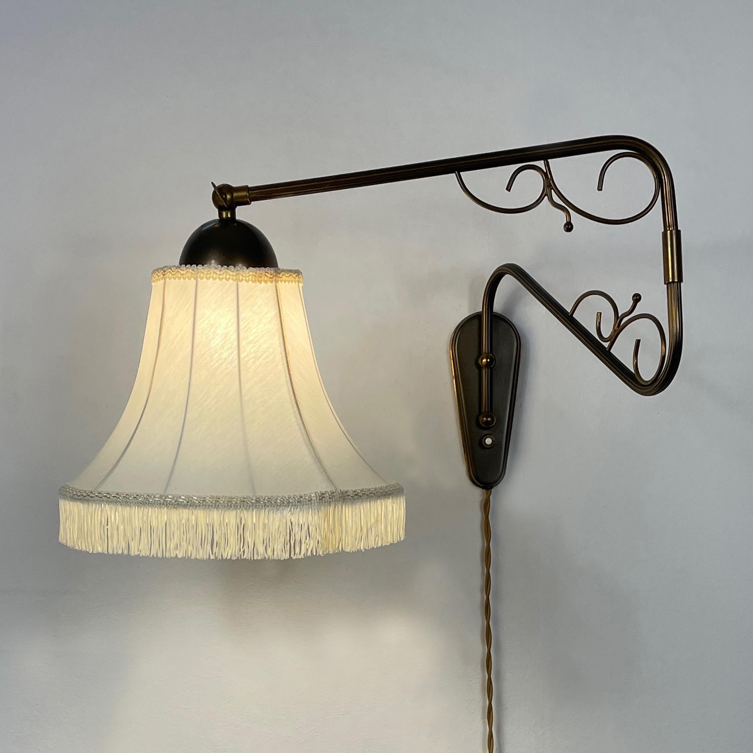 Suédois Applique articulée en laiton et tissu, Suède, années 1940 en vente
