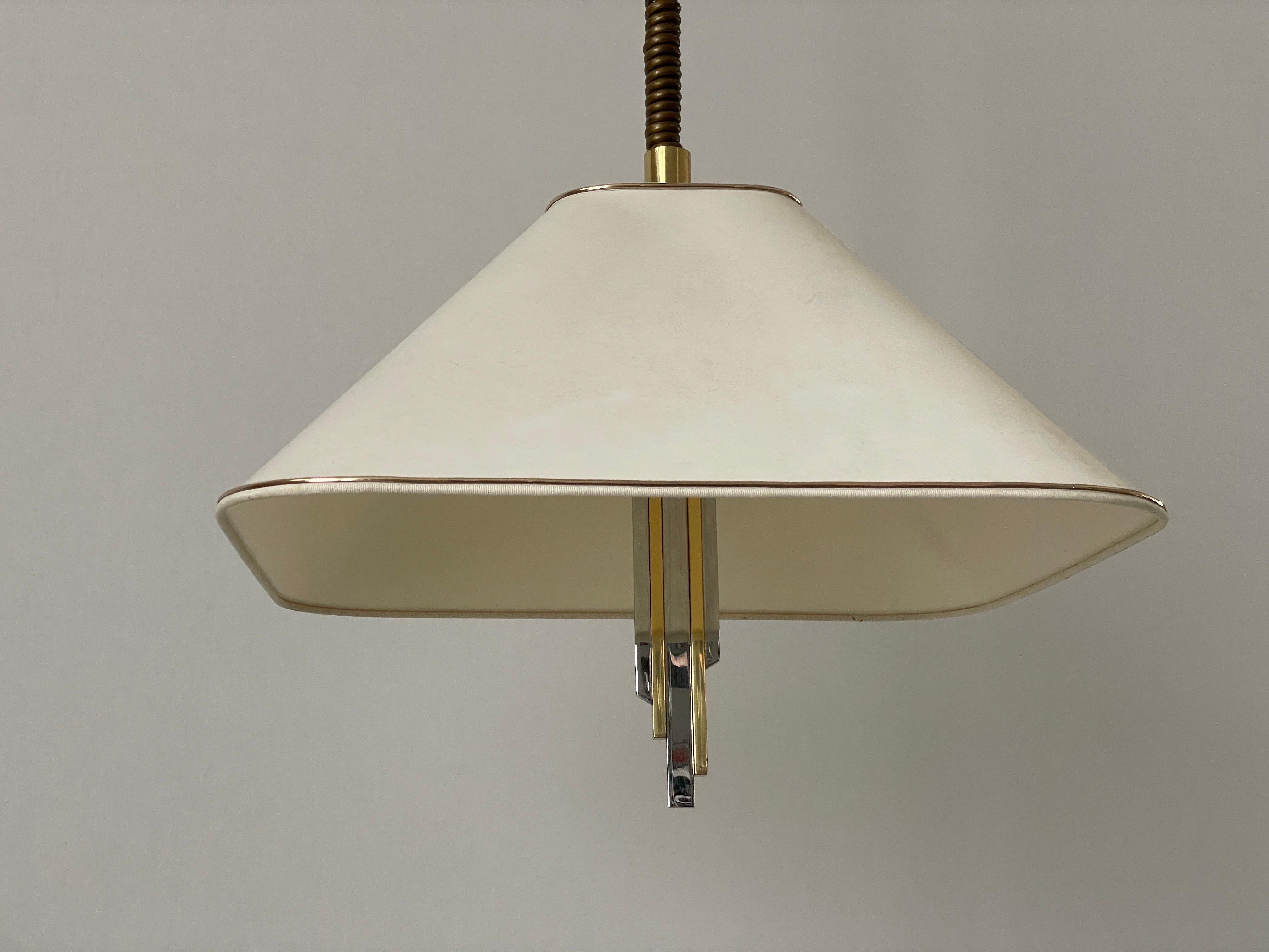 Lampada a sospensione con paralume in ottone e tessuto di Schulz-Adam Leuchten, anni '80, Germania In condizioni ottime in vendita a Hagenbach, DE