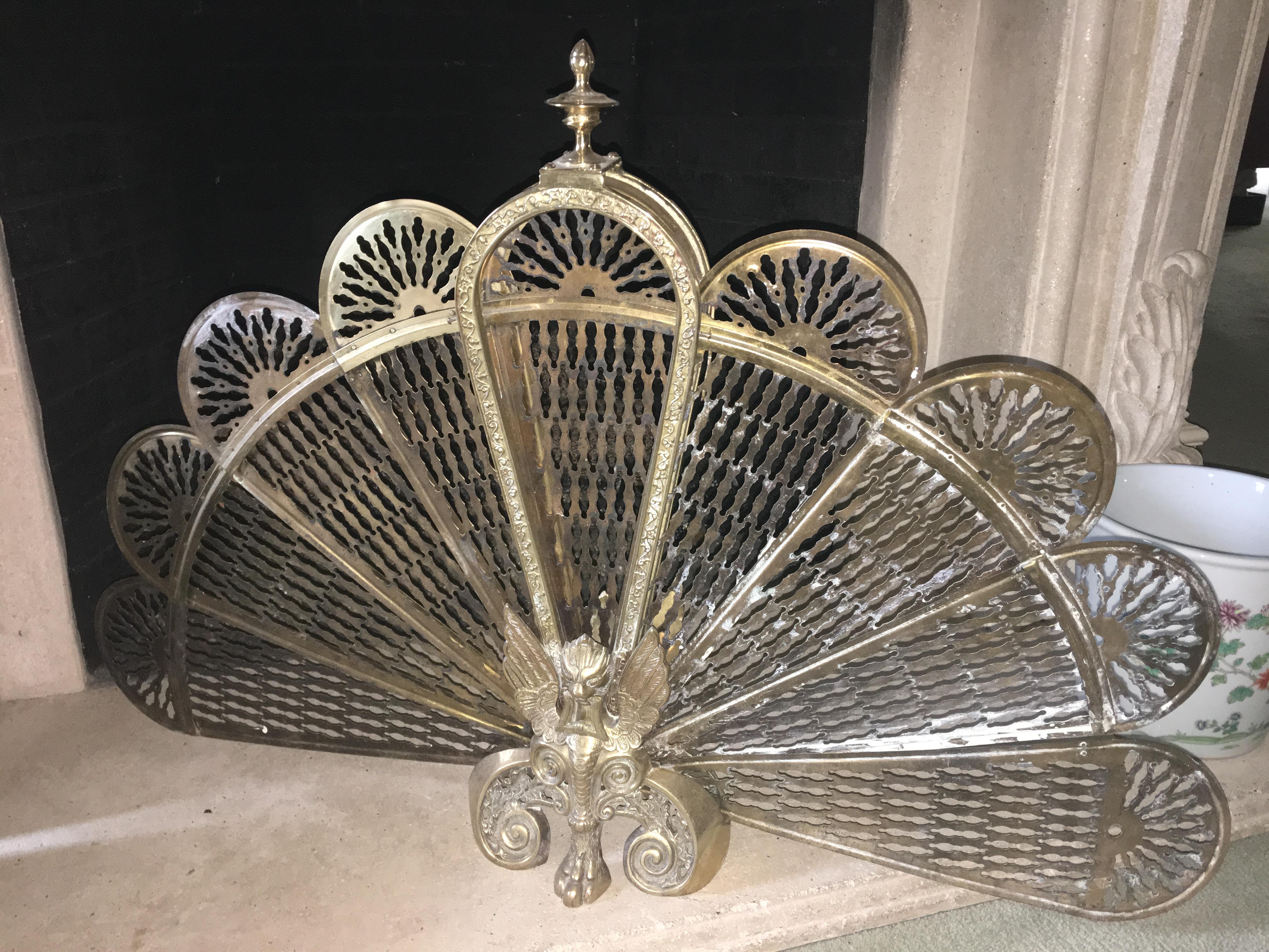 Brass Fan Screen with a Decorative Finial, 19th Century In Good Condition In Savannah, GA