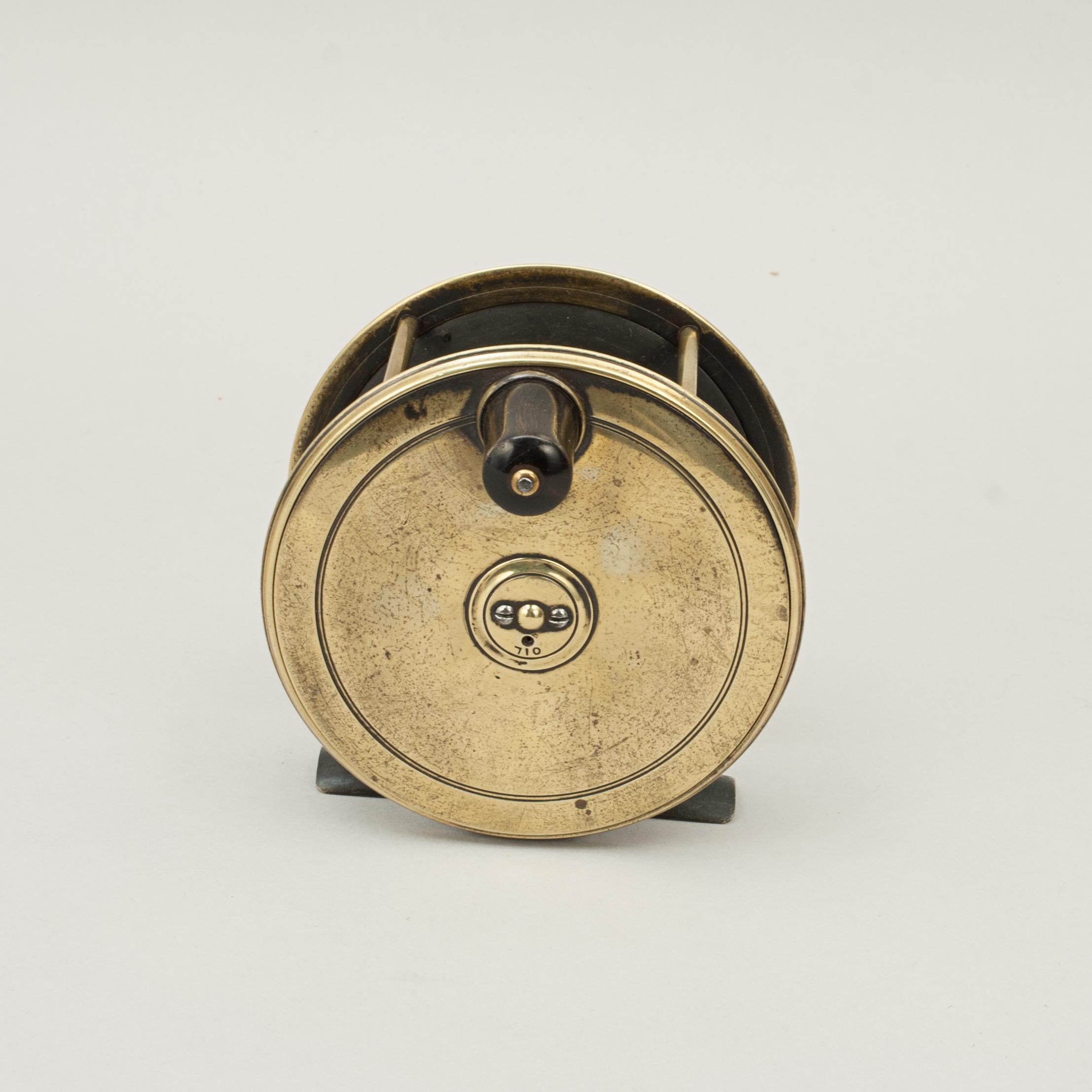Brass Farlow Salmon Fly Fishing Reel in Brass with Horn Handle In Good Condition In Oxfordshire, GB