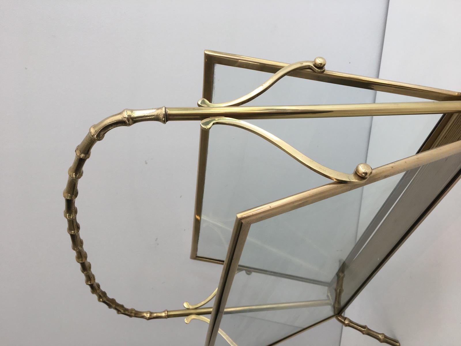Brass Faux-Bamboo Bronze and Brass Magazine Rack by Maison Baguès In Good Condition For Sale In Marcq-en-Barœul, Hauts-de-France