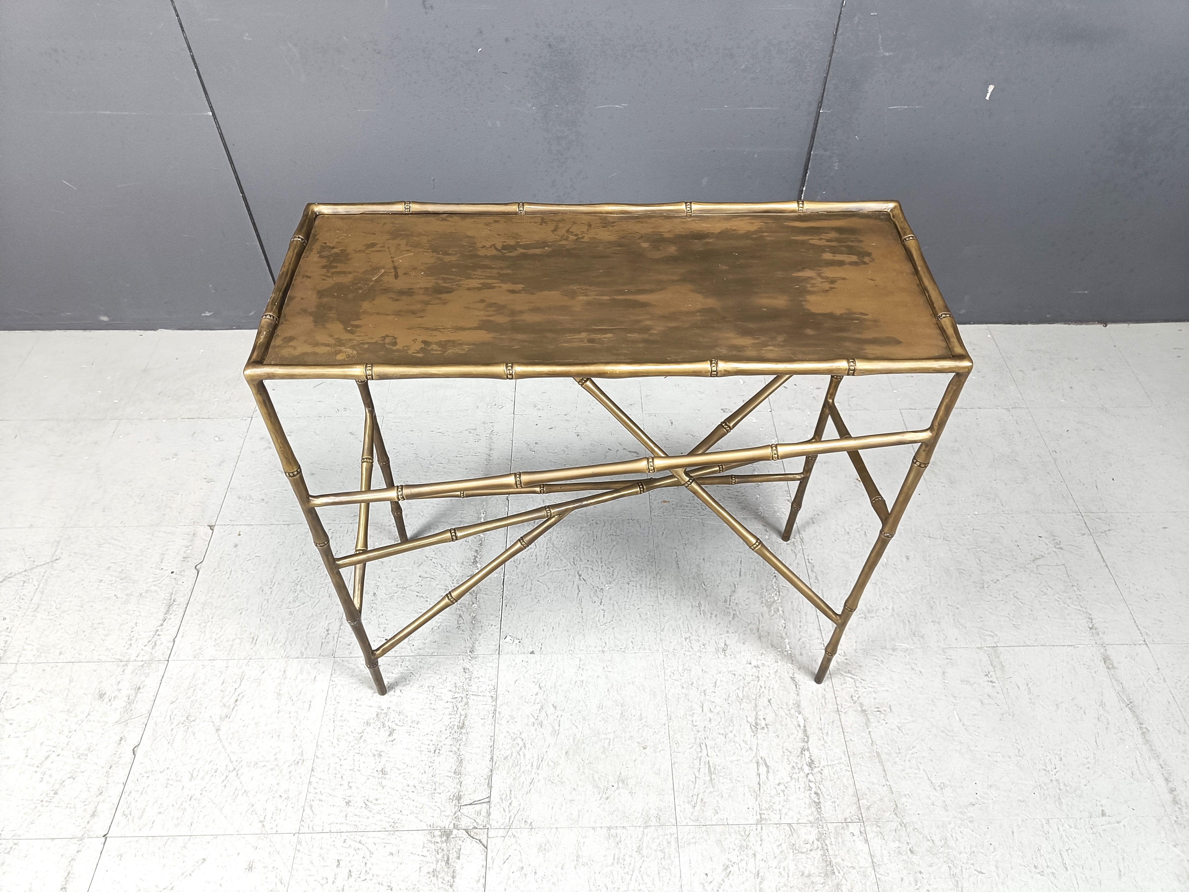 Vintage brass faux bamboo console table. It has a metal table top.

Very elegant hollywood regency piece.

Good condition.

1970s - Belgium

Dimensions:
Height: 80cm
Width: 80cm
Depth: 33cm

Ref.: 25012004

*All images are always part of the
