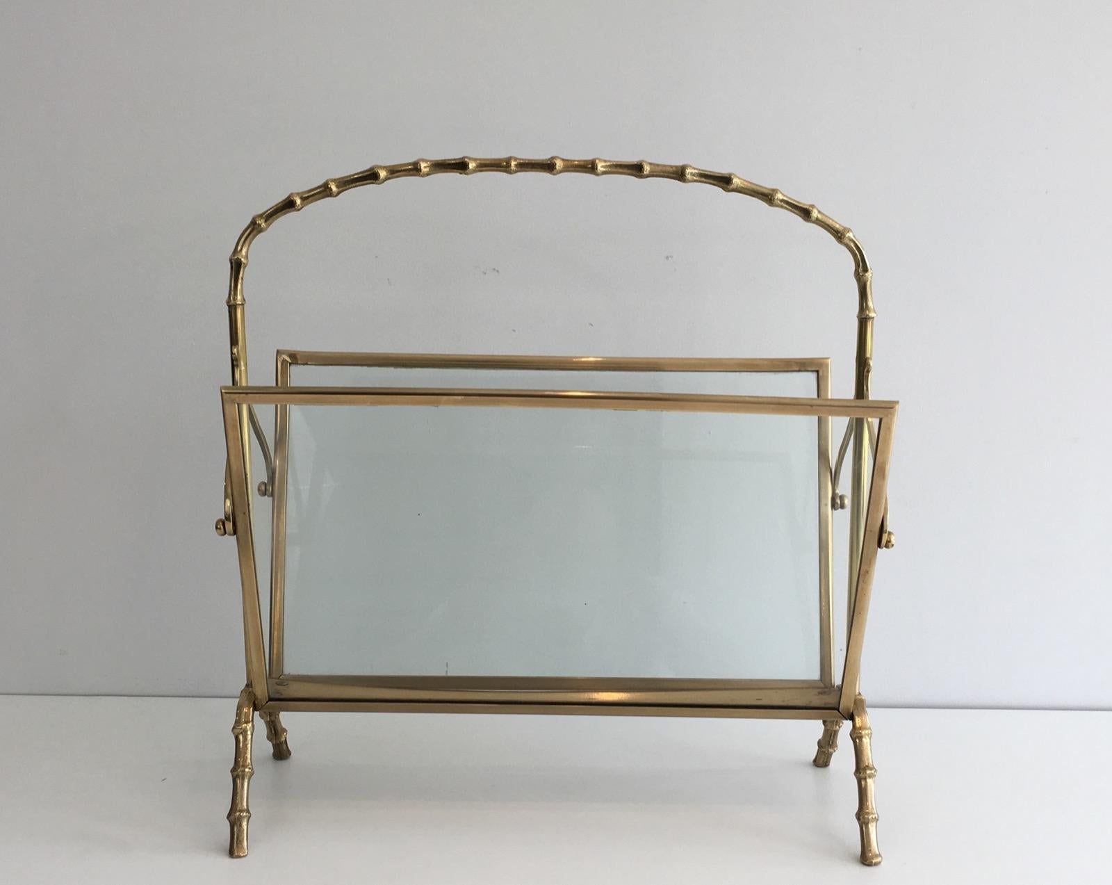This very nice and elegant faux-bamboo magazine rack is made of brass with clear glass panels on each side. The quality is really nice. This is a French work by Maison Baguès. Circa 1940
