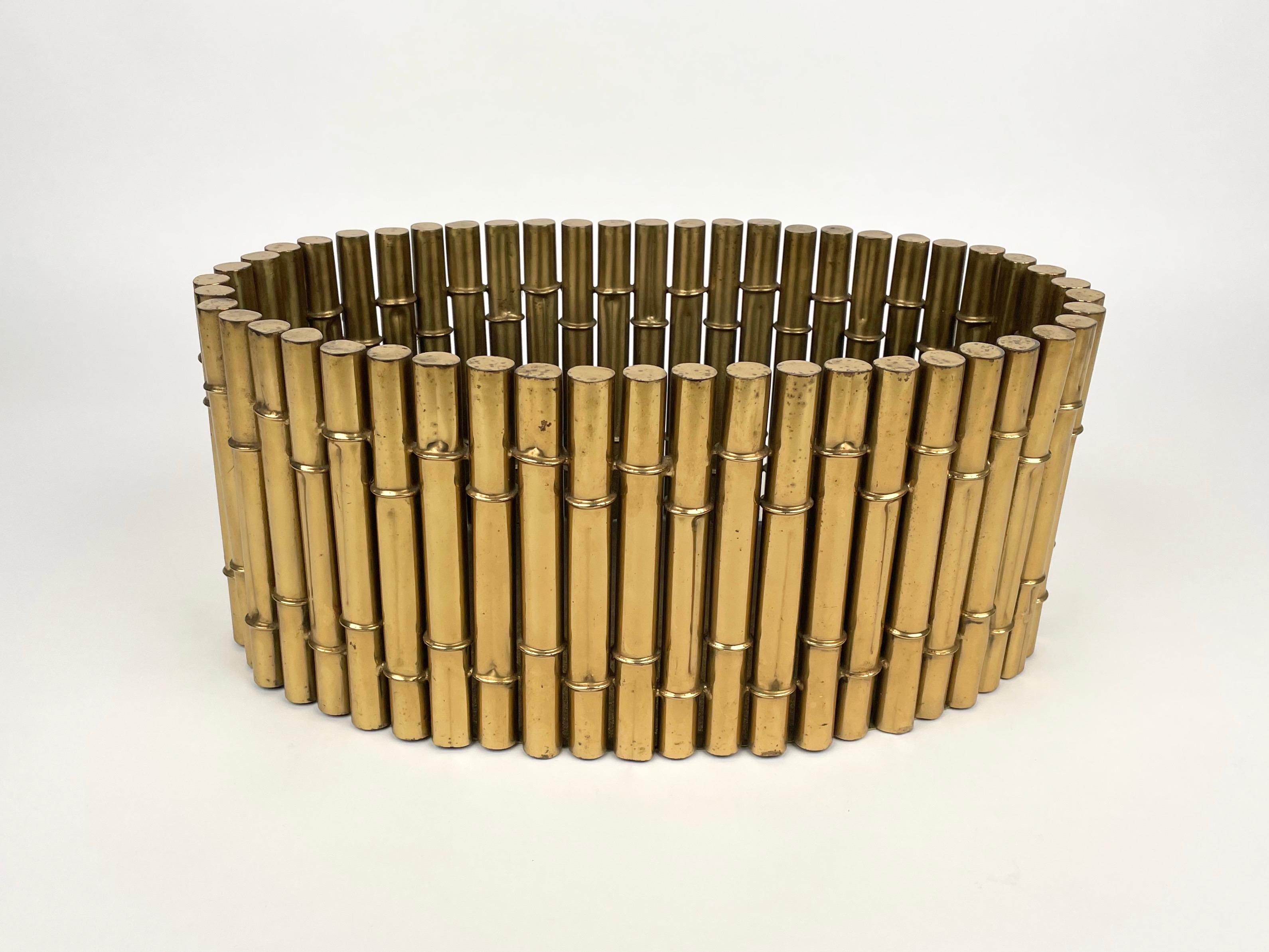 Oval brass faux bamboo magazine rack or basket by Bottega Garda, Italy, 1970s. 

On the bottom the signature is still engraved 