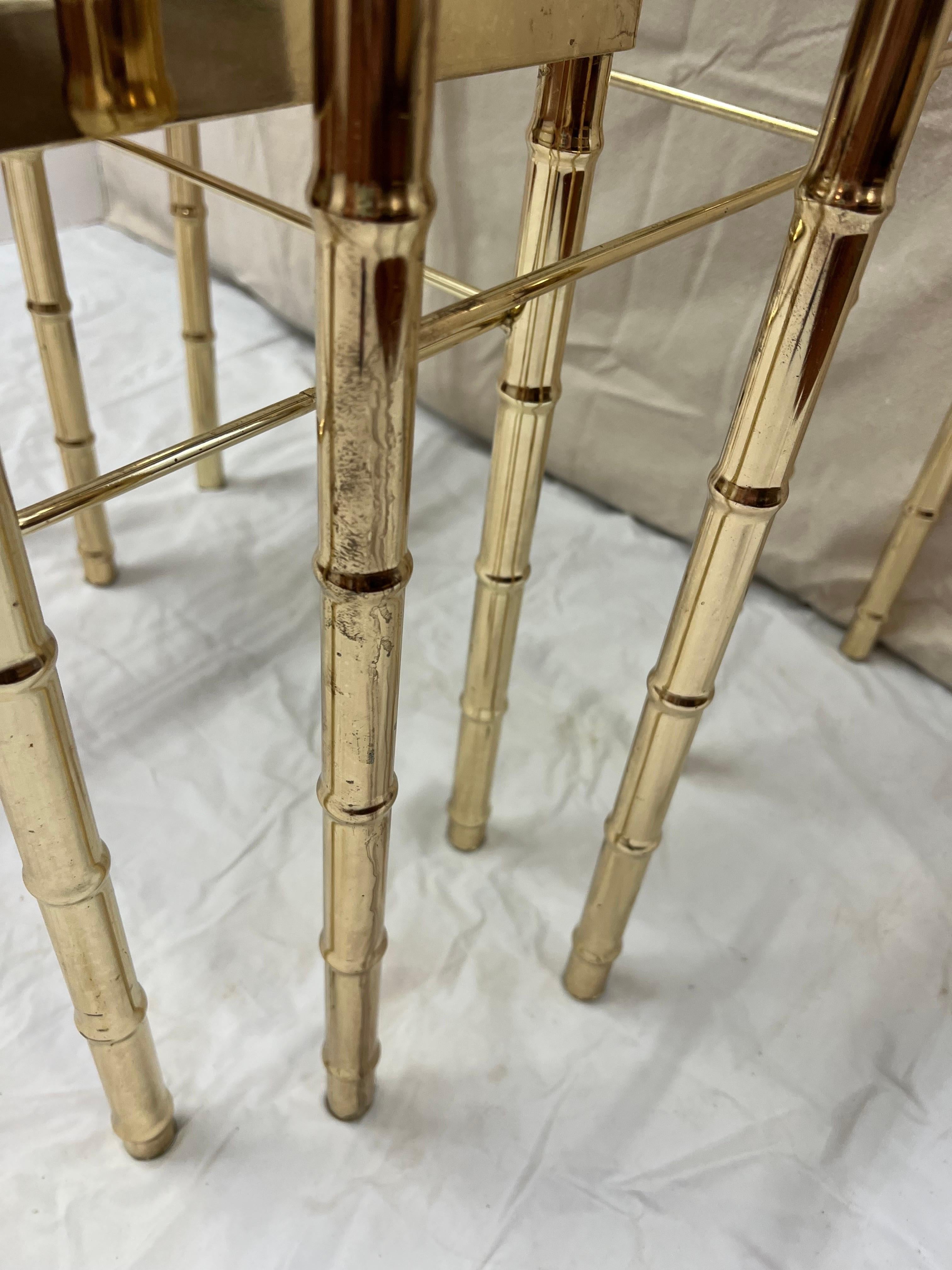 Ensemble de tables gigognes en laiton et faux bambou en vente 8