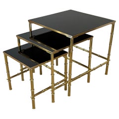 Set de 3 mesas nido de latón imitación bambú con cristal Vitrolite negro