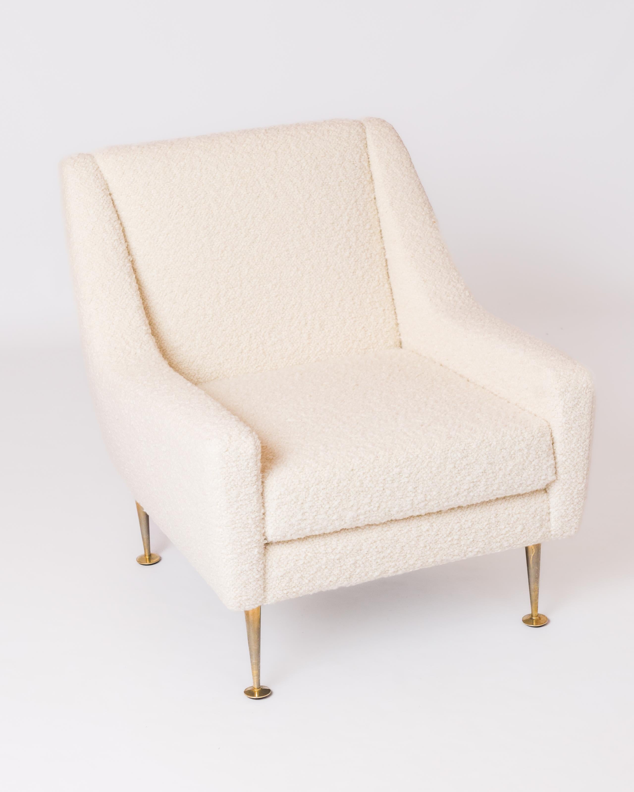 French Brass Feet and Off White Bouclé Sleek Armchair by Airborne - France 1970's For Sale