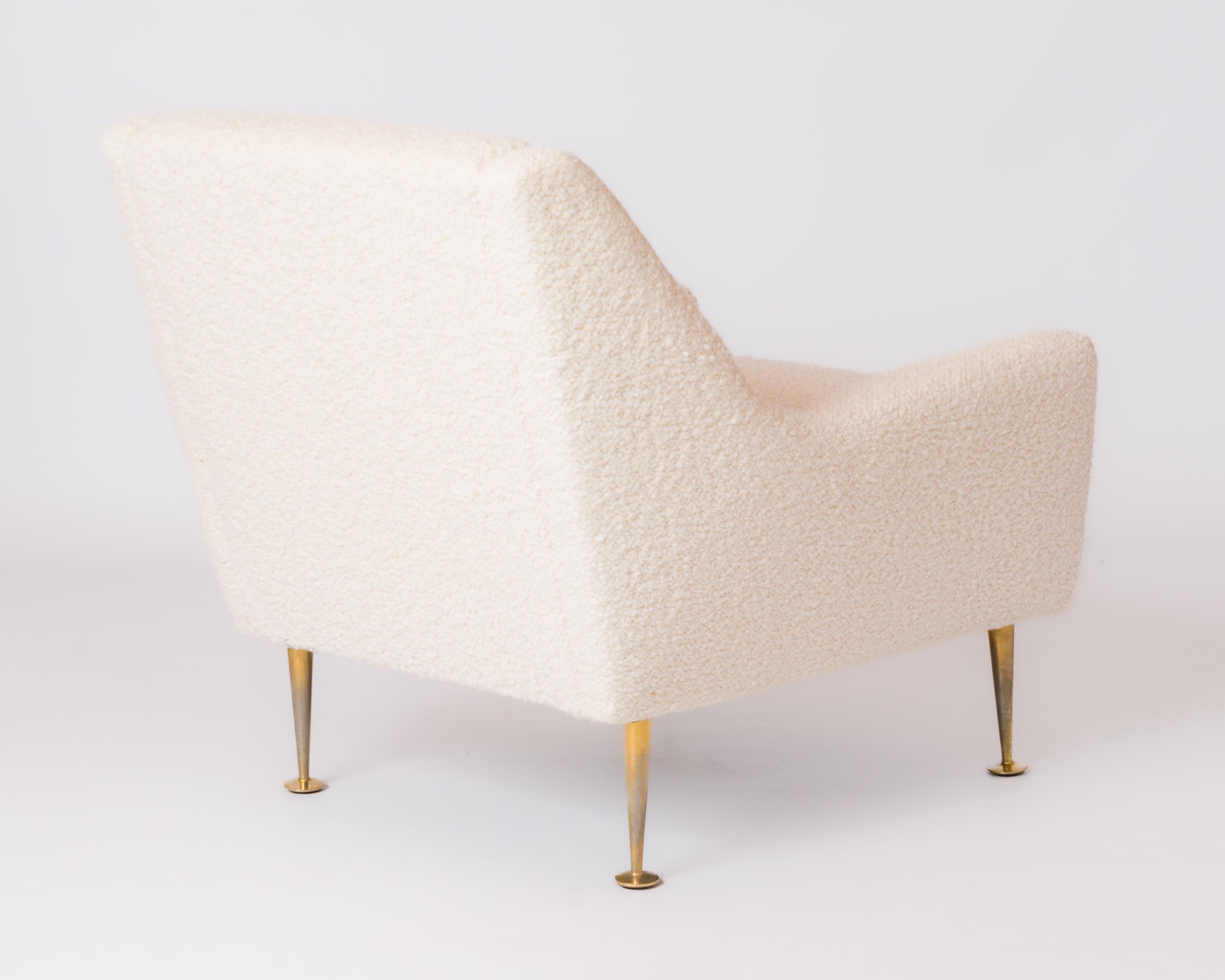 Brass Feet and Off White Bouclé Sleek Armchair by Airborne - France 1970's In Good Condition For Sale In New York, NY