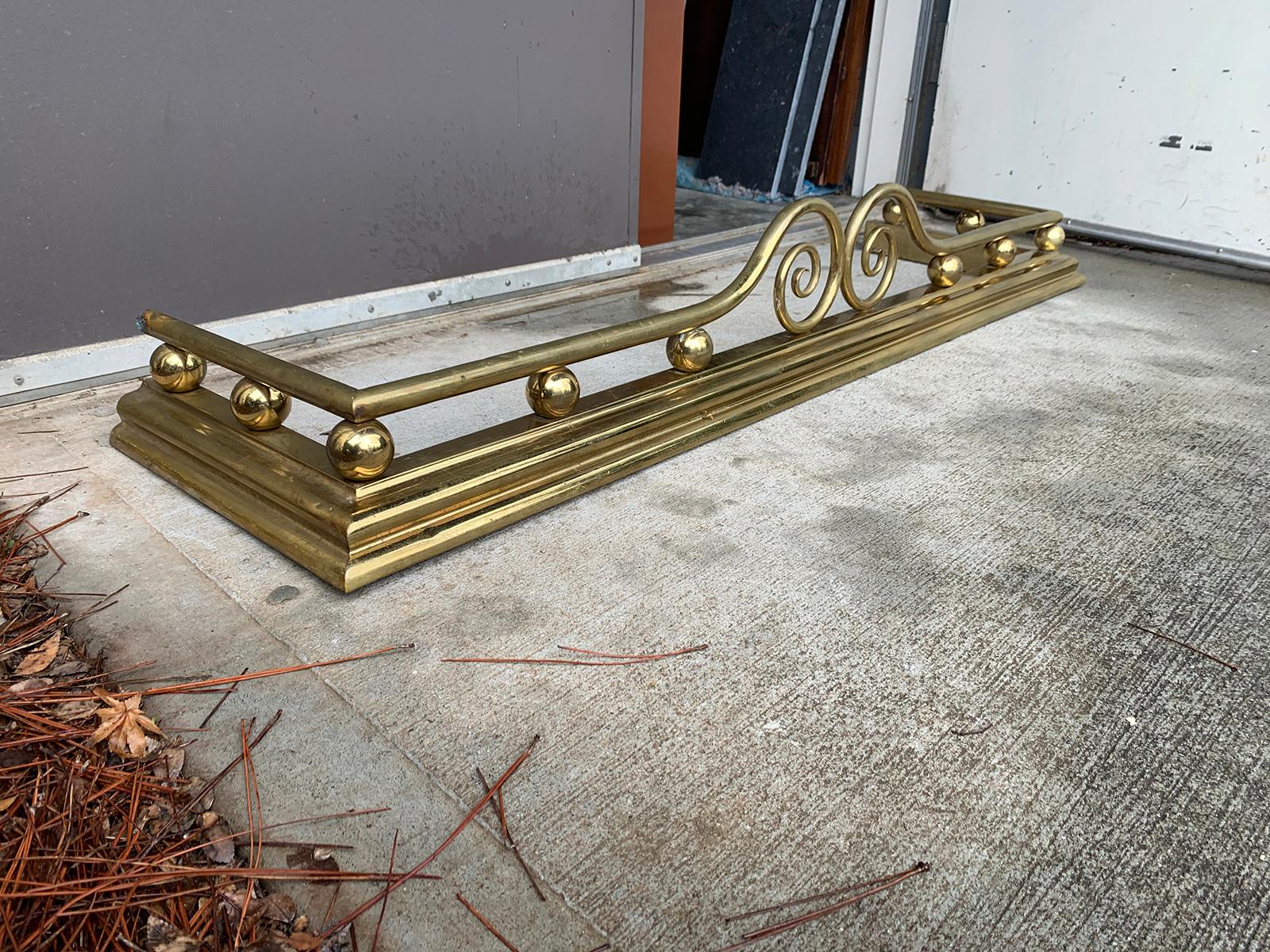 Brass Fireplace Fender, circa 1900 In Good Condition For Sale In Atlanta, GA