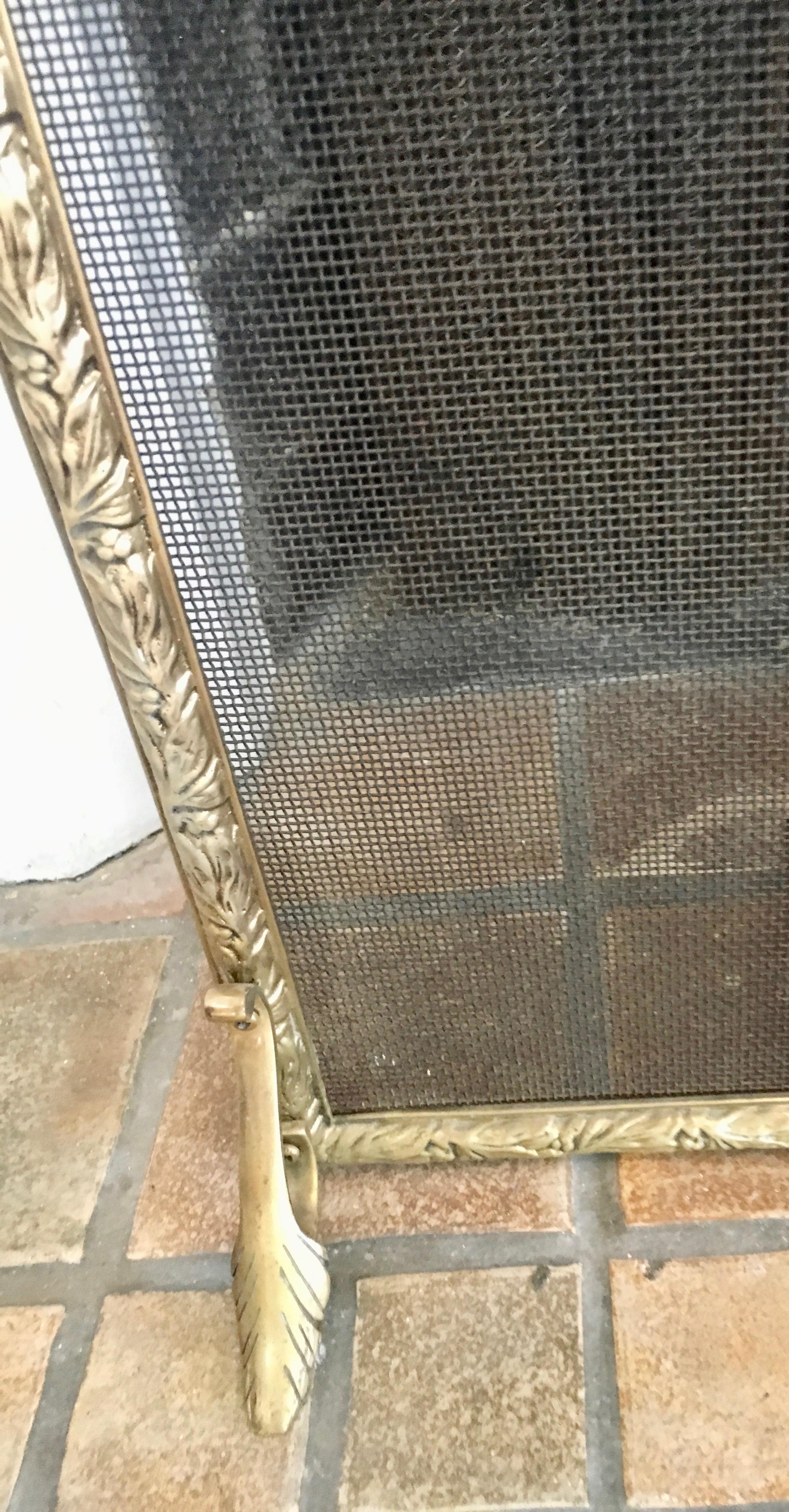 Brass Fireplace Screen with Leaf Detais In Excellent Condition In Los Angeles, CA