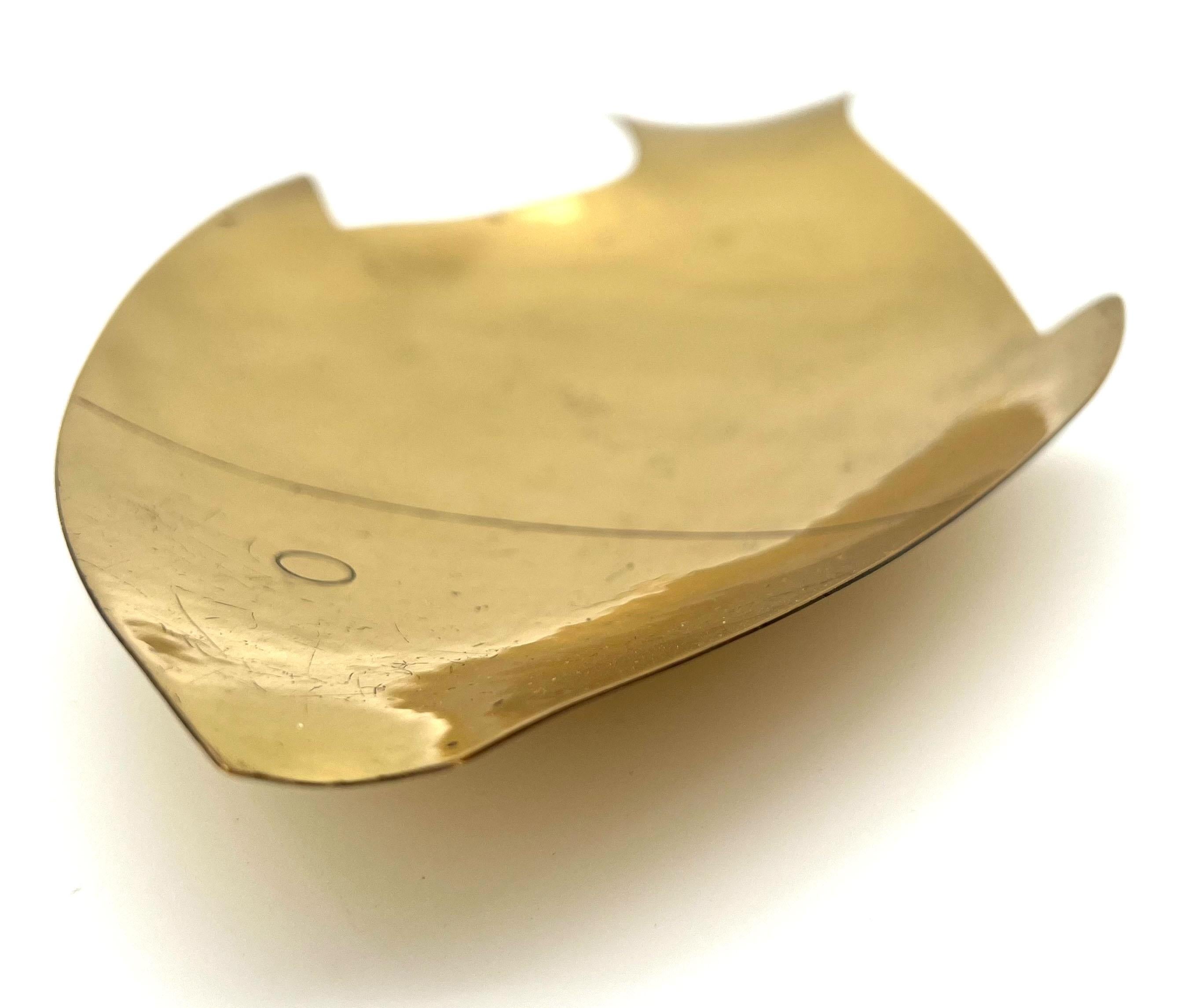 Pesciera in ottone di Richard Rohac, firmata, fatta a mano in Austria, anni '50 In condizioni ottime in vendita a Vienna, AT