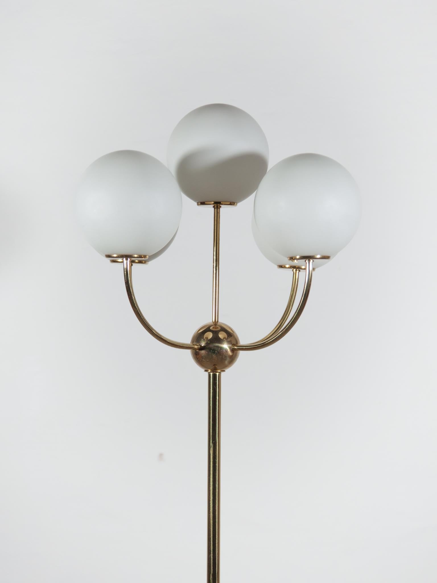 Brass Five Opal Globe Floor Lamp, 1970s, Germany In Good Condition For Sale In Antwerp, BE