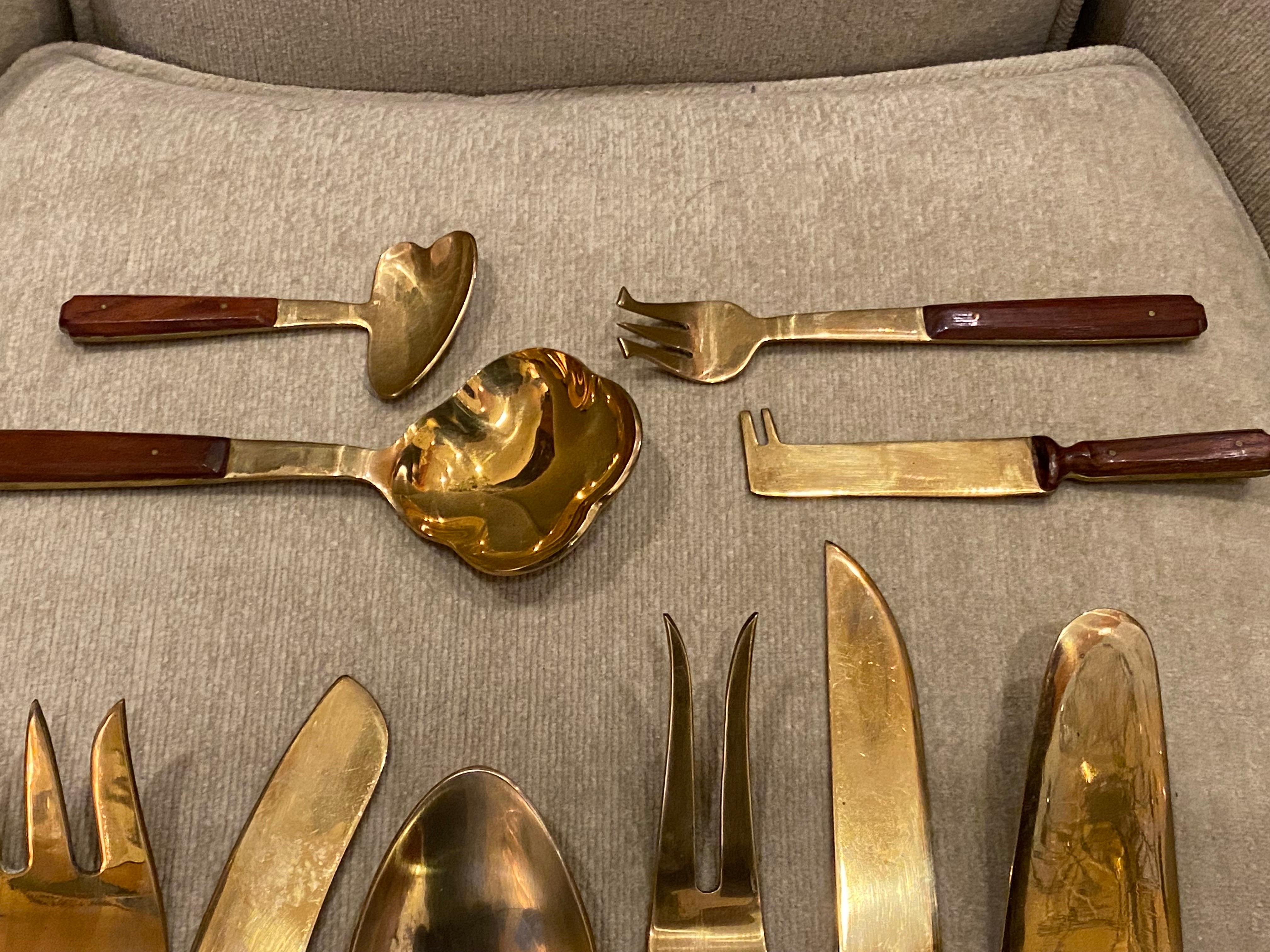 Brass Flatware Set, Service for 12 / 142 pieces In Good Condition For Sale In Philadelphia, PA