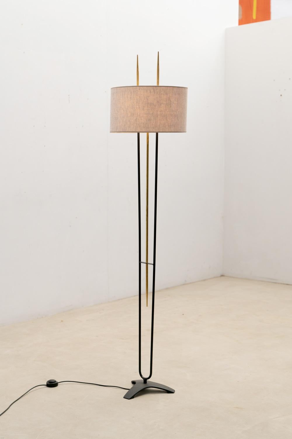 French design from 1970s, floor lamp in brass with an iron base. 
New shade.

Do not hesitate to contact us for any additional information. We would be more than delighted to assist you in any way we can.