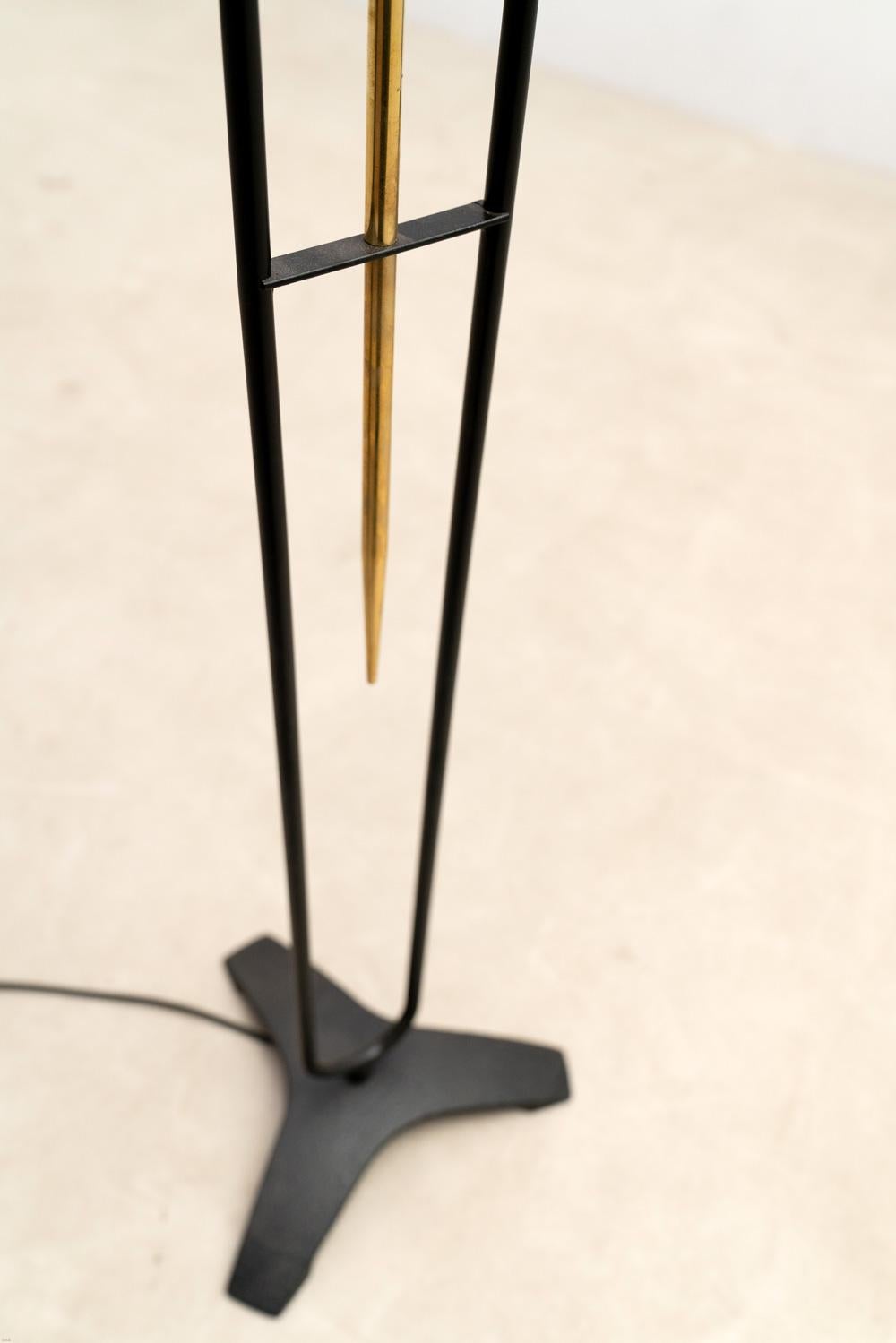 Brass floor lamp,  1970s France  For Sale 1
