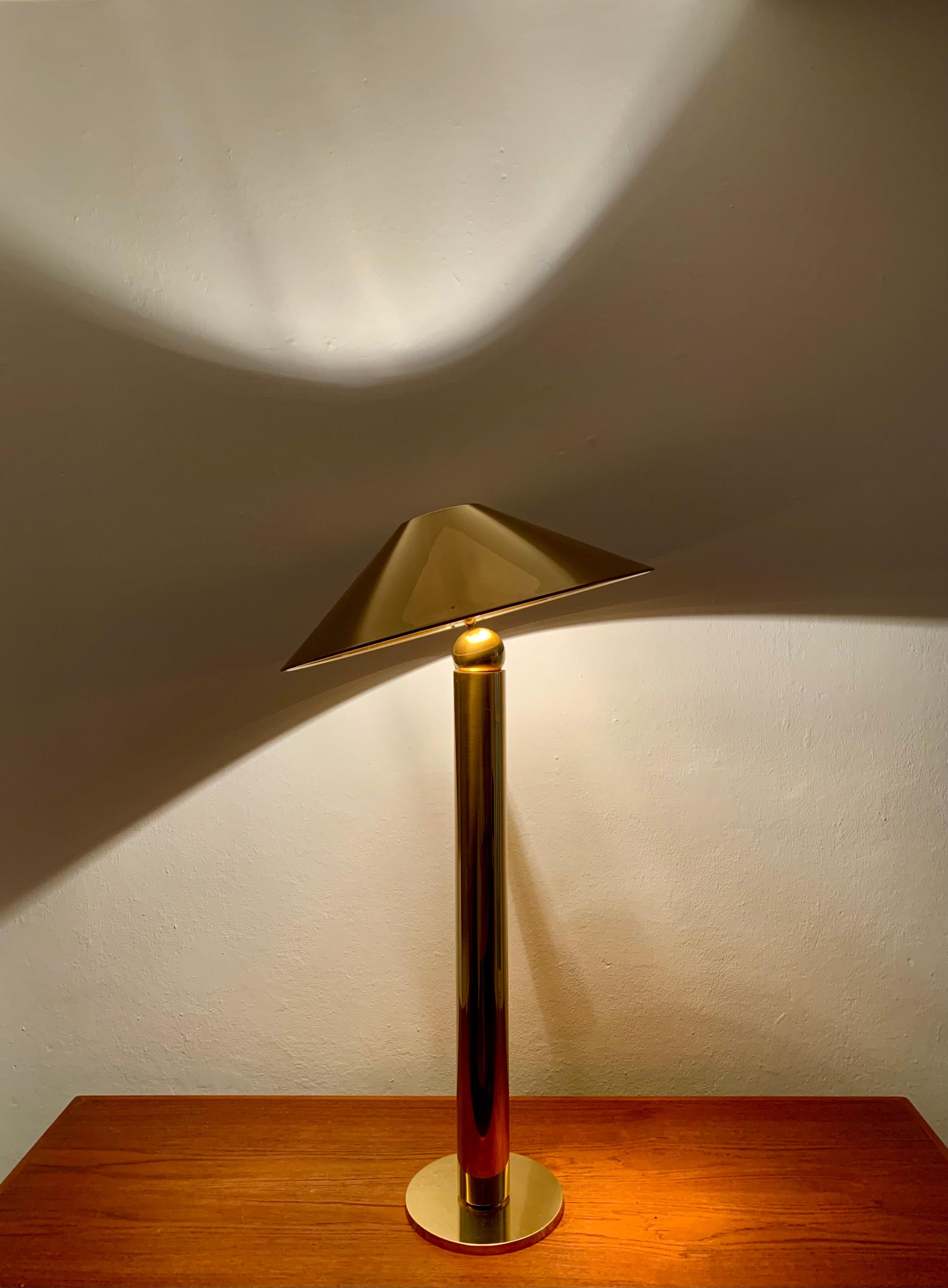 Lampadaire en laiton de Florian Schulz en vente 3