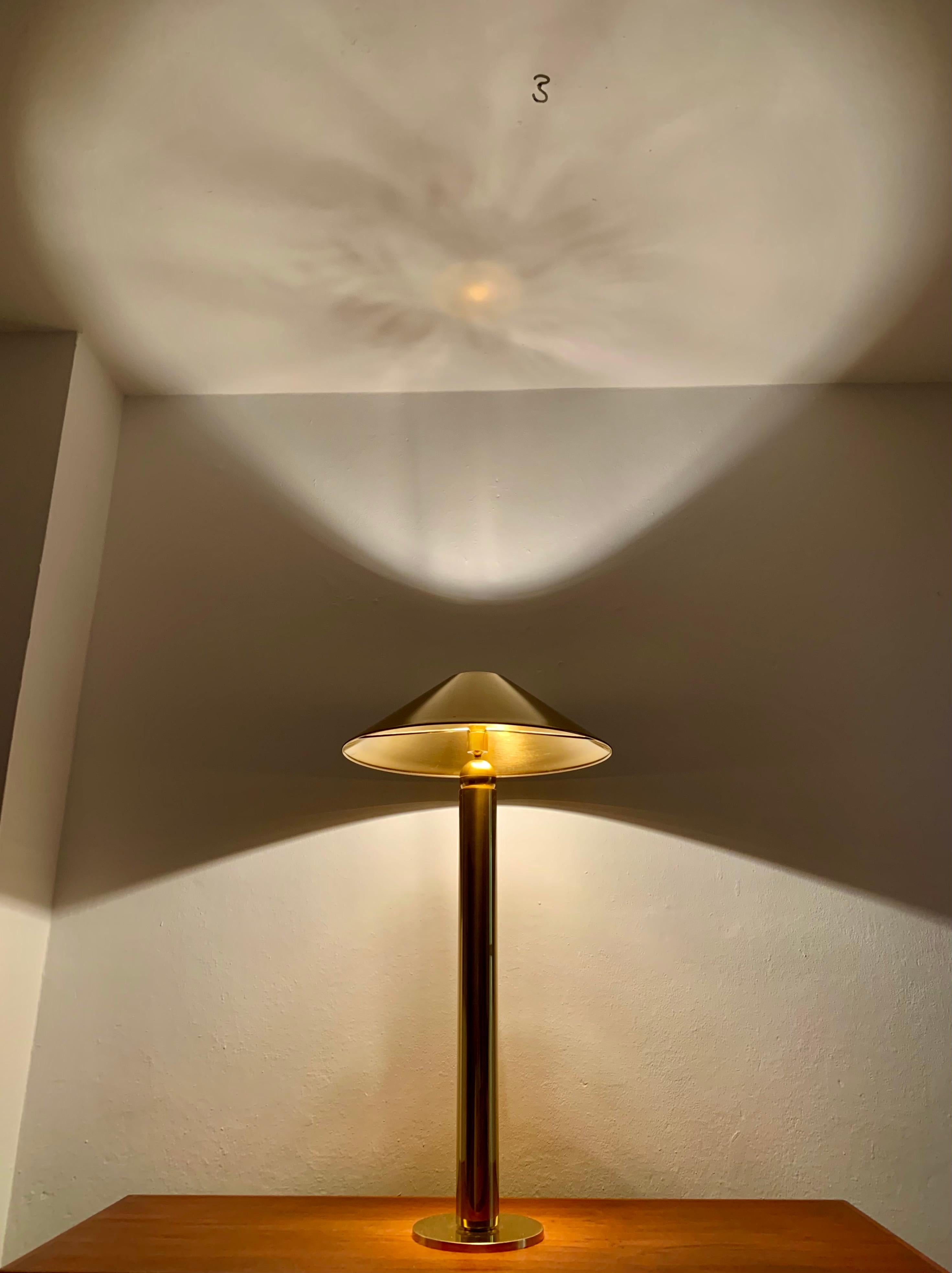 Lampadaire en laiton de Florian Schulz en vente 5