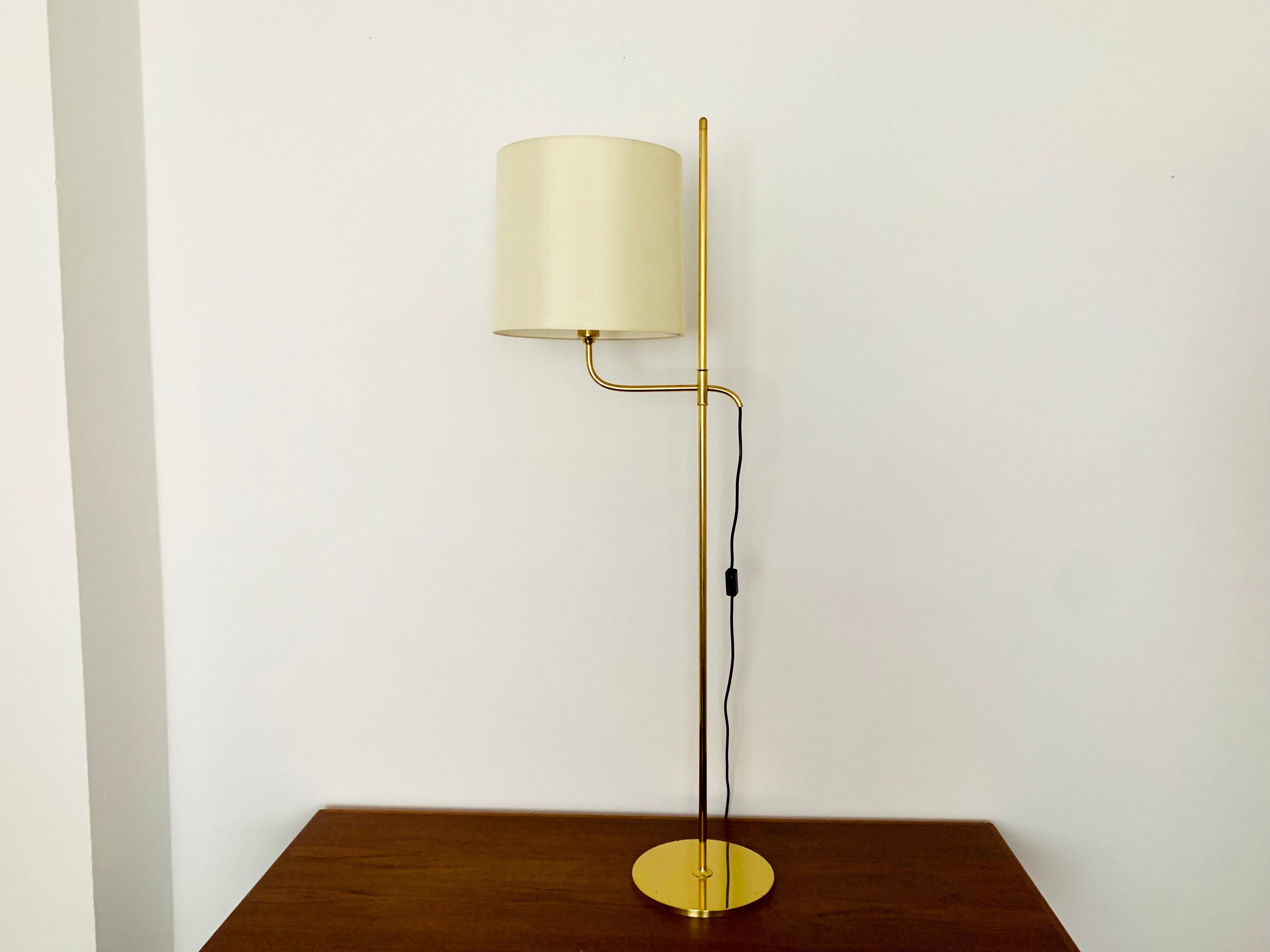 Very beautiful height-adjustable brass floor lamp from the 1970s.
The design and the very beautiful details create a very elegant and pleasant light.
The lamp creates a very cozy atmosphere and is very high quality.
Infinitely adjustable.

Design: