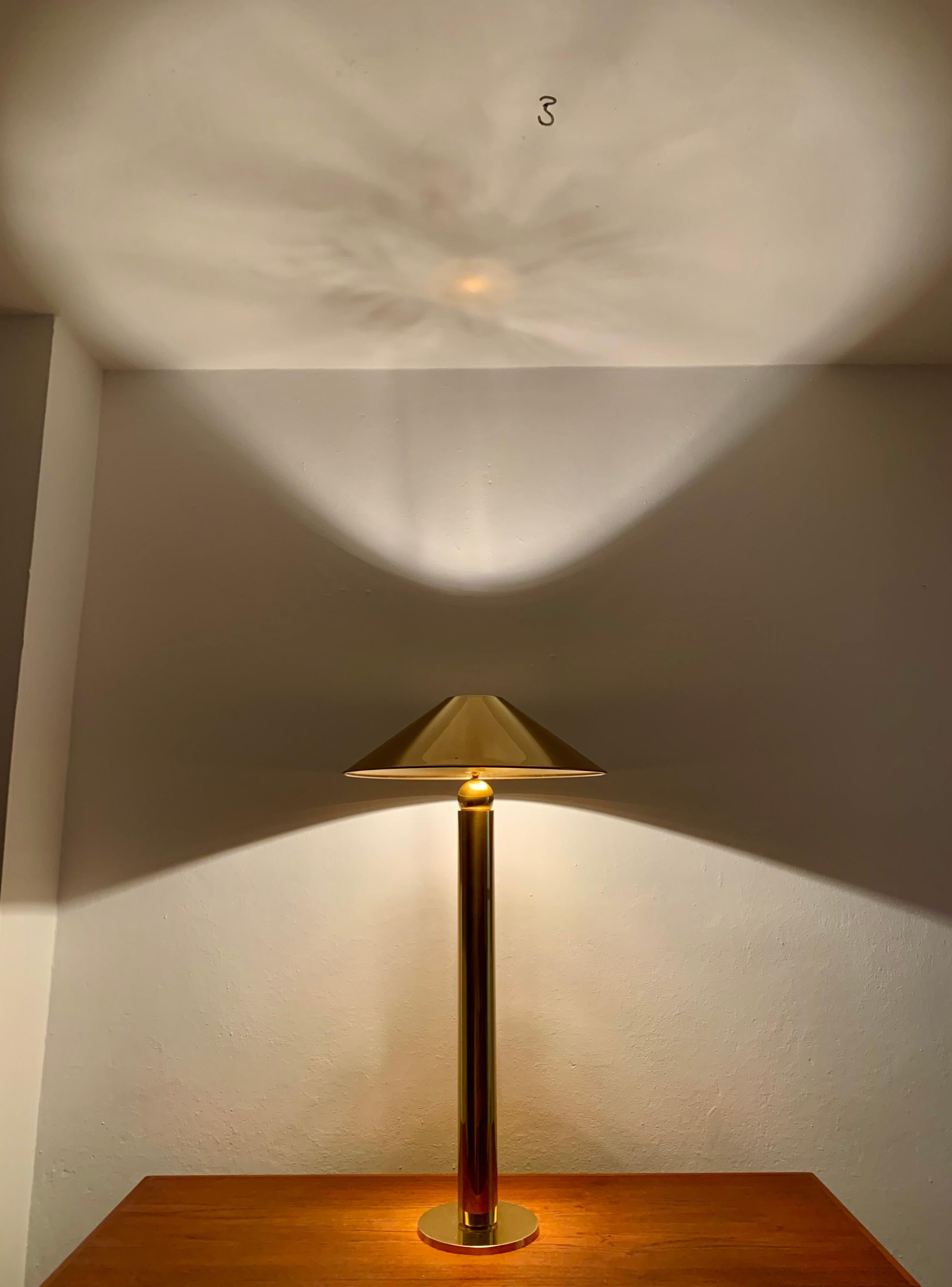 Lampadaire en laiton de Florian Schulz en vente 2
