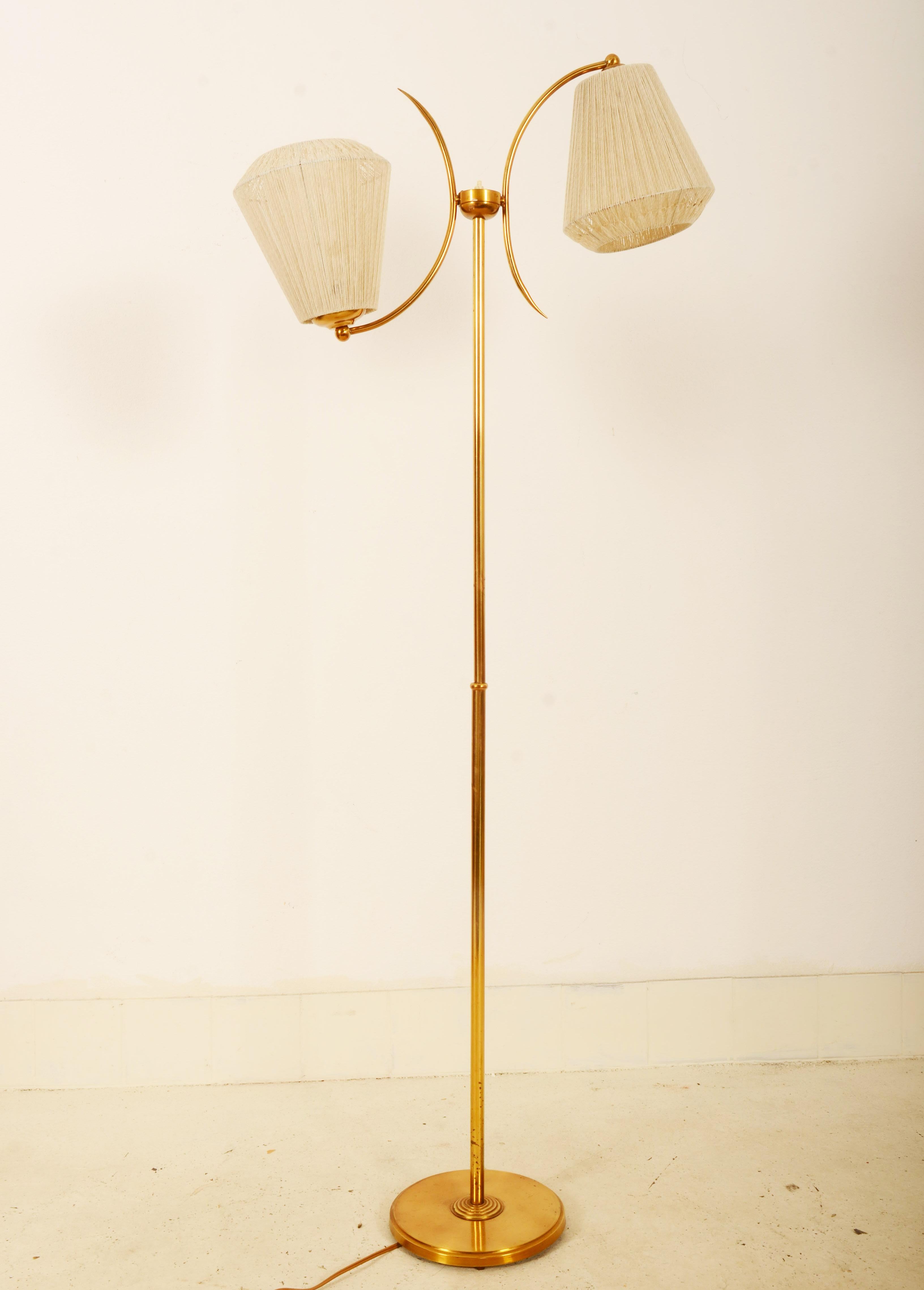 Stehlampe aus Messing von Gunnar Ander für Ystad Metall (Skandinavische Moderne) im Angebot