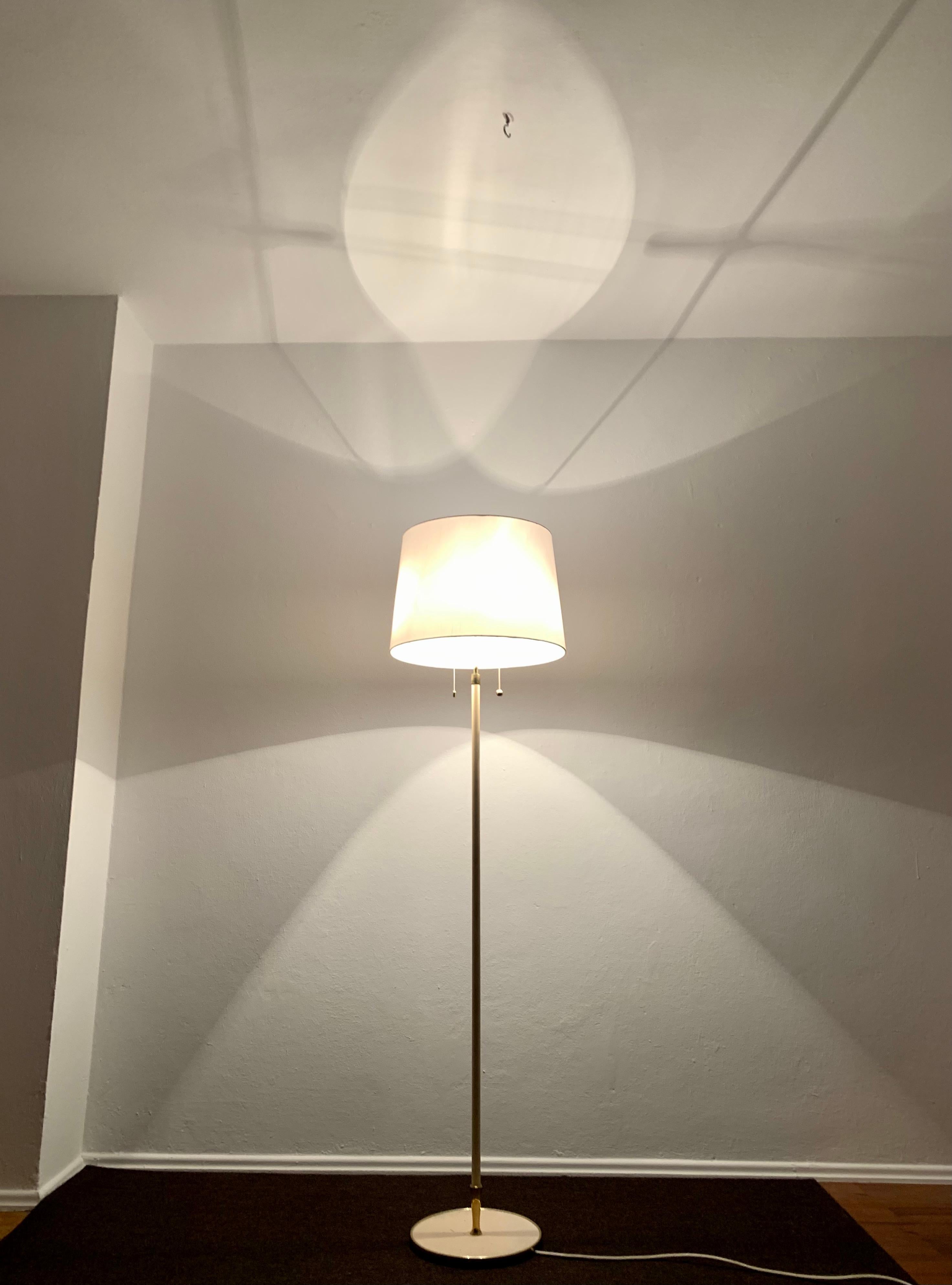 Brass Floor Lamp by Vereinigte Werkstätten For Sale 5