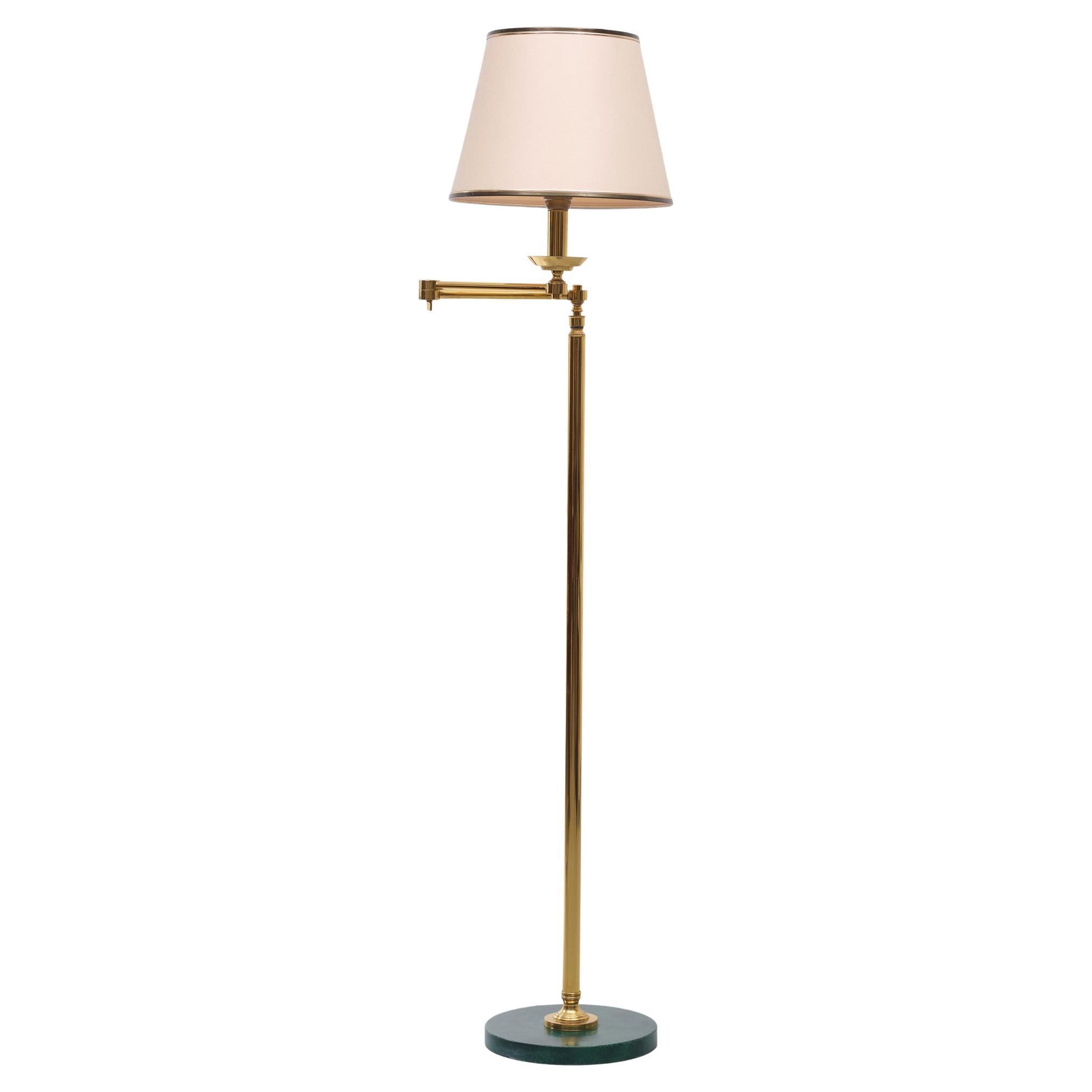 Very nice brass floor lamp. Articulated arm, adjustable in height. 1970s Original Green
base. One large E27 bulb. Good condition.
