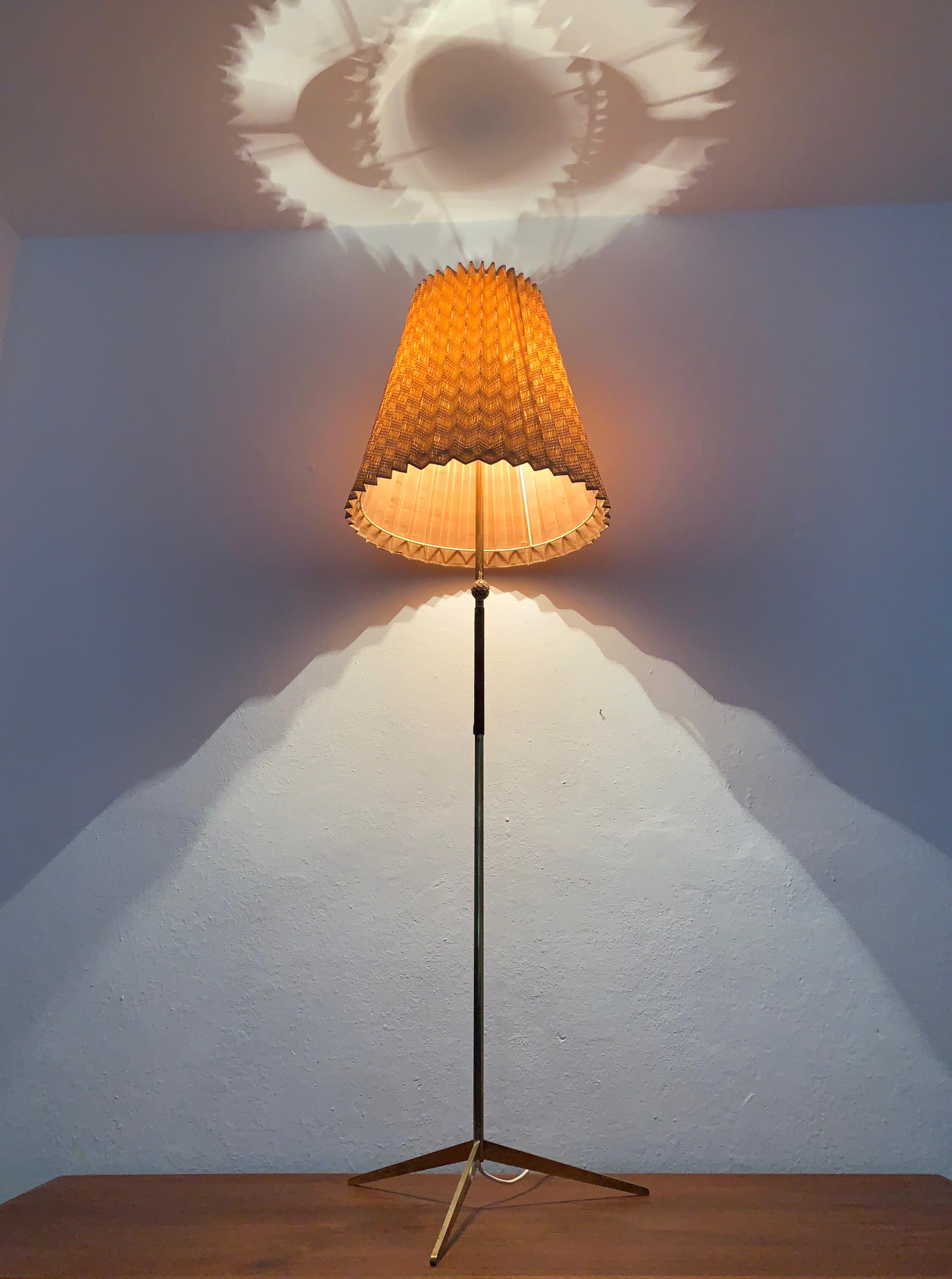 Lampada da terra in ottone in vendita 3