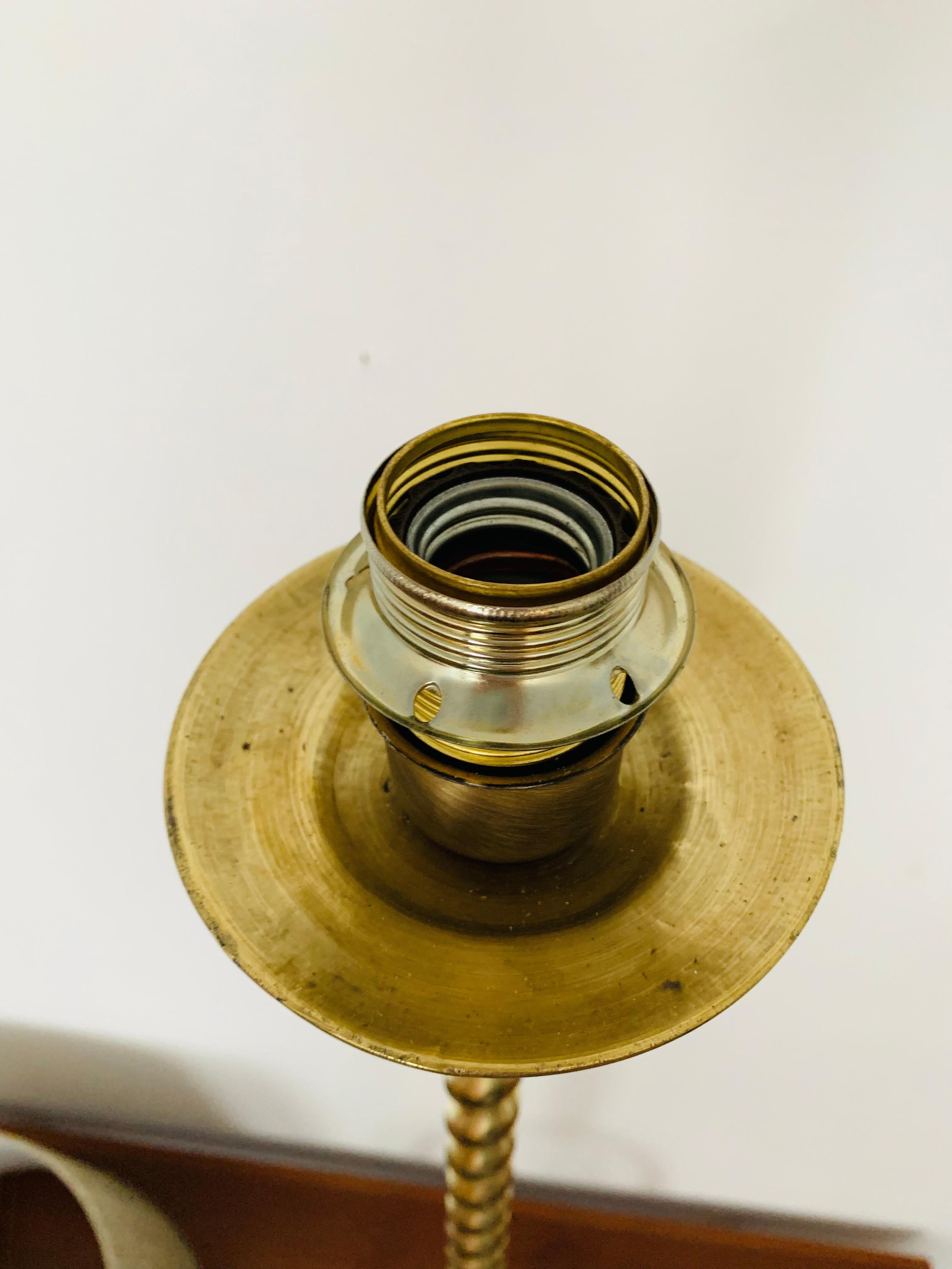 Lampadaire en laiton en vente 6