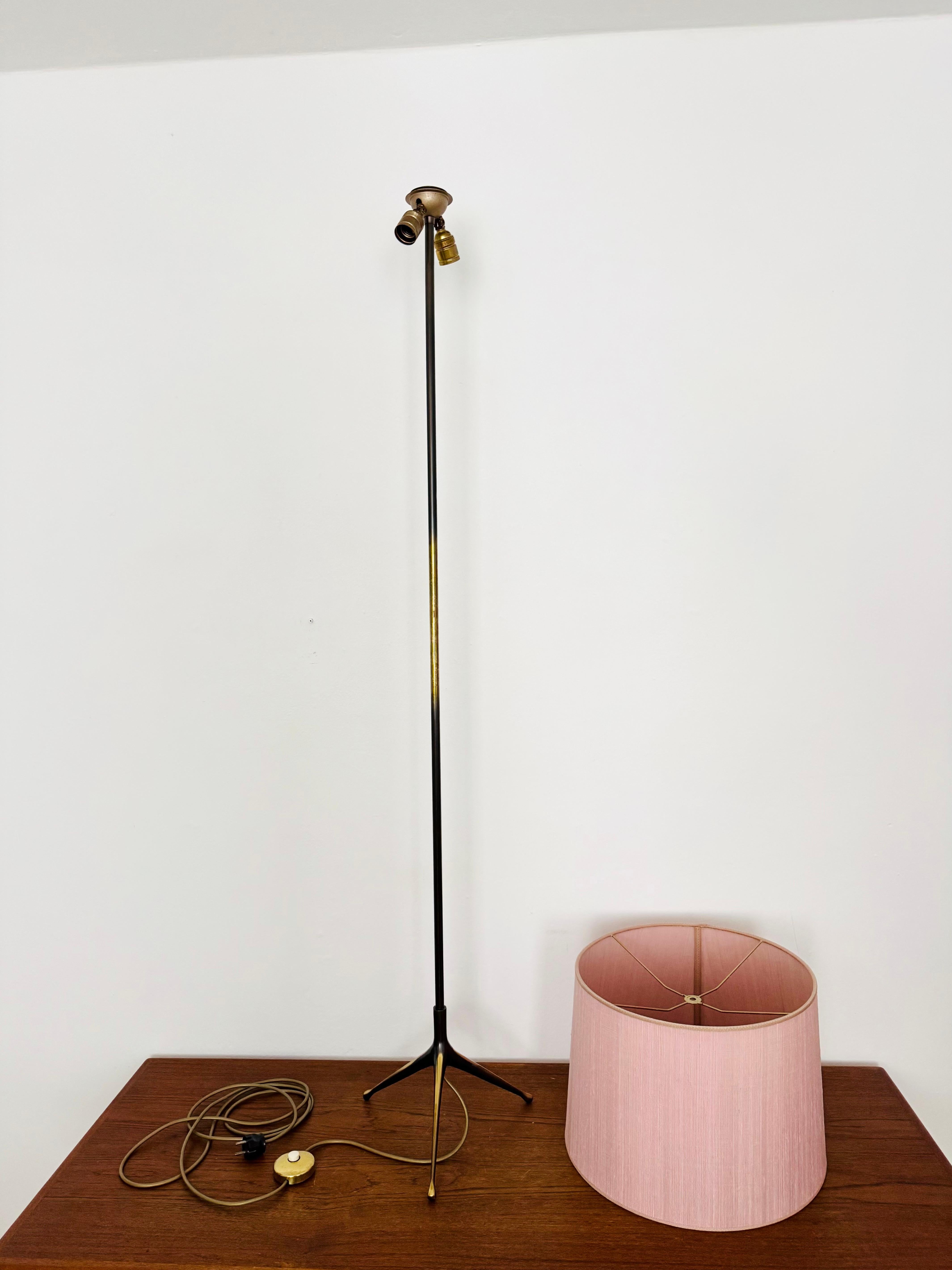 Stehlampe aus Messing im Angebot 7