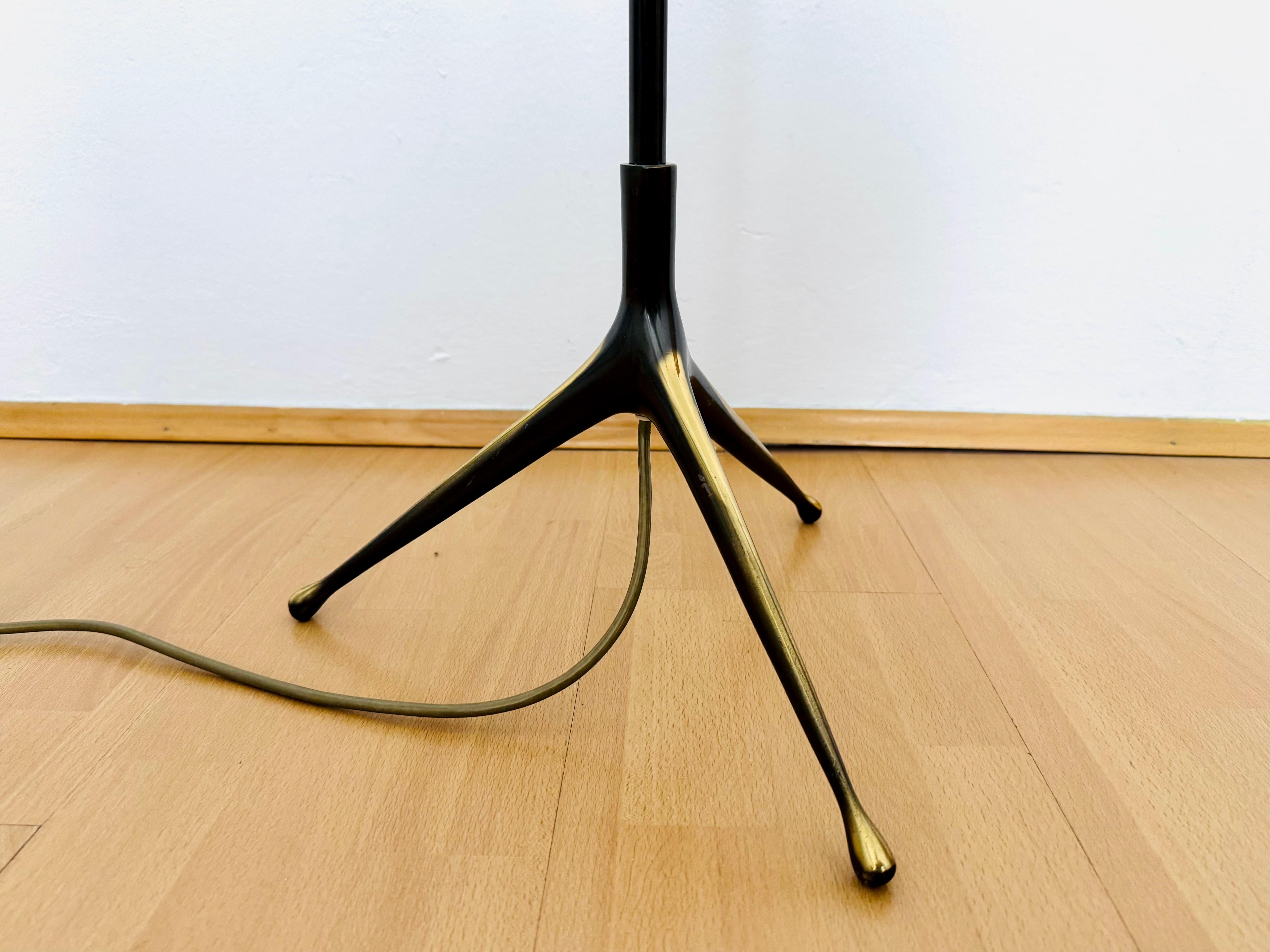 Stehlampe aus Messing im Angebot 8
