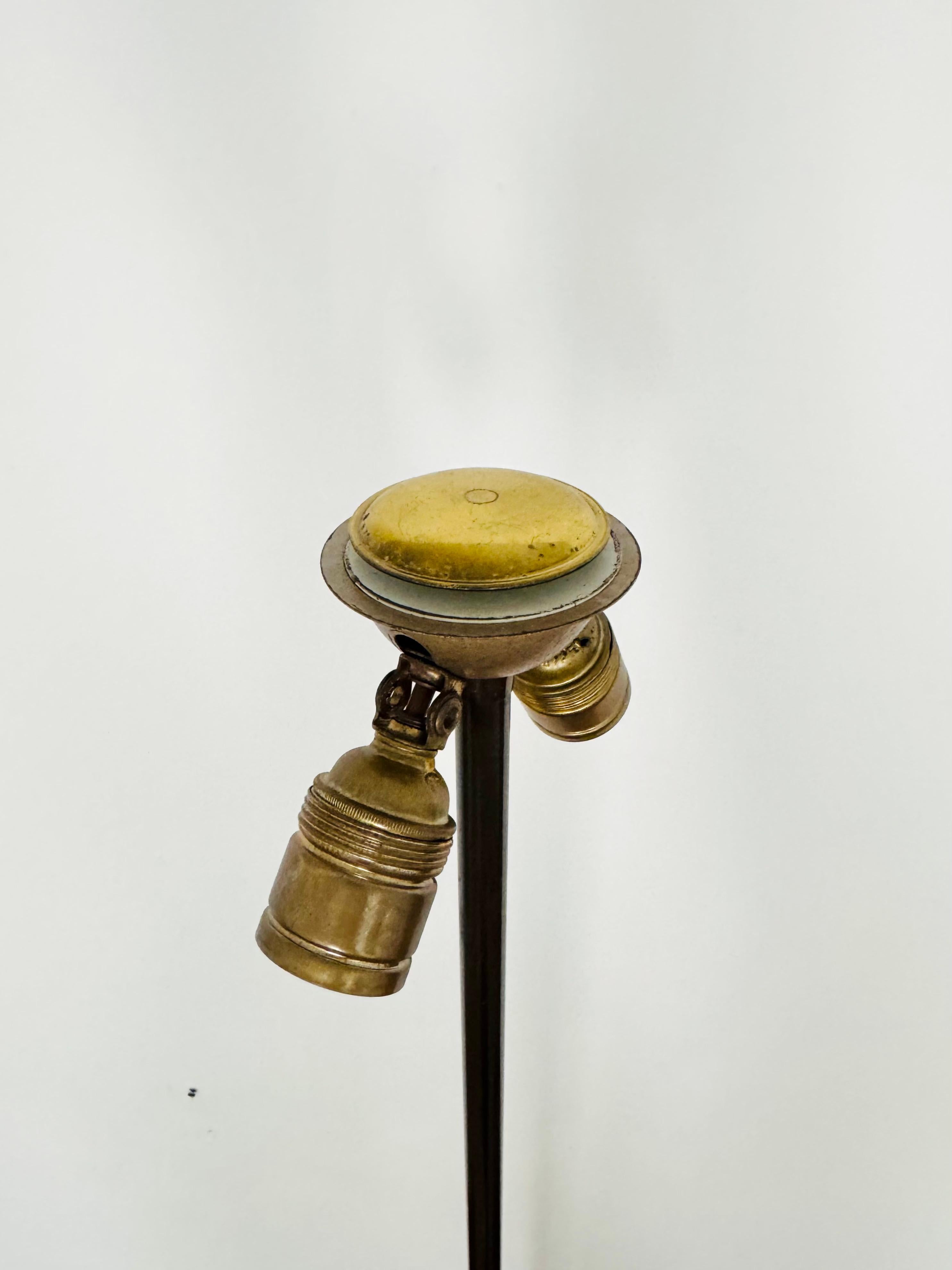 Stehlampe aus Messing im Angebot 9