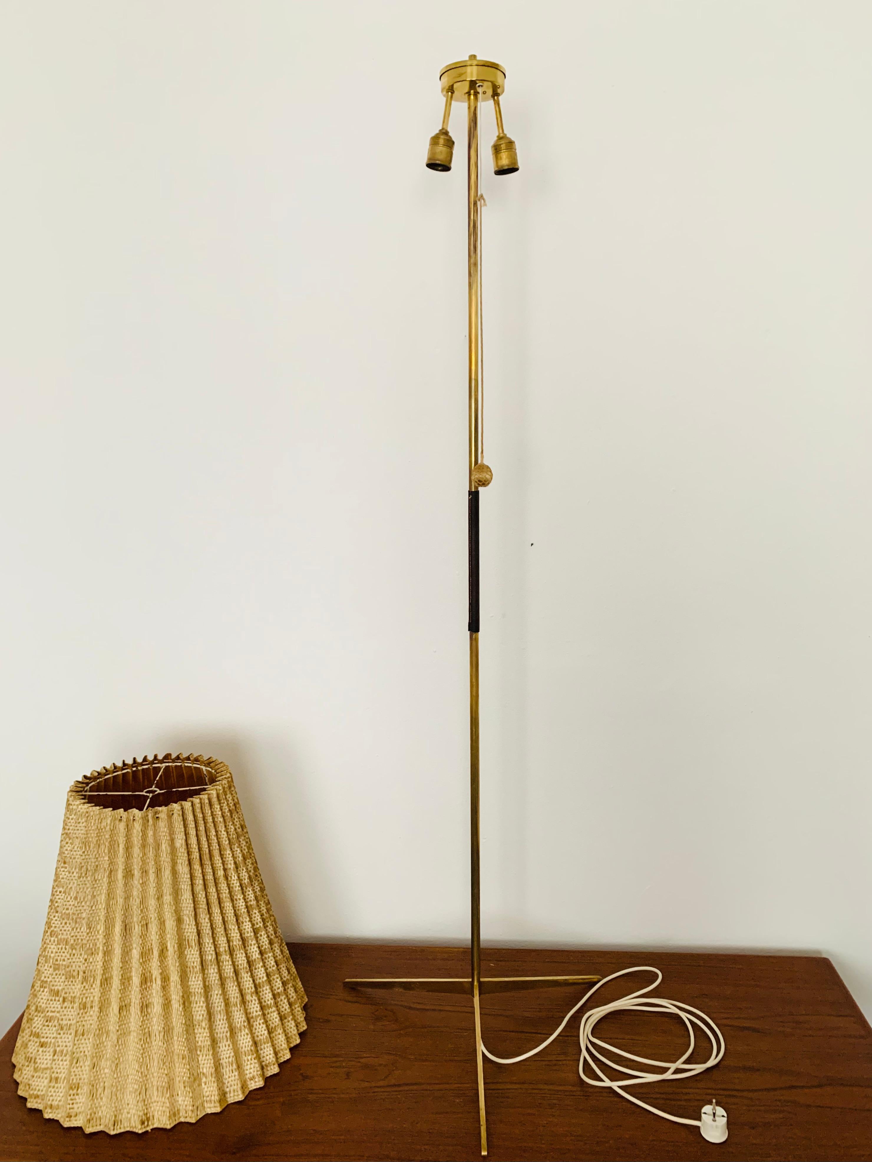 Lampada da terra in ottone in vendita 9